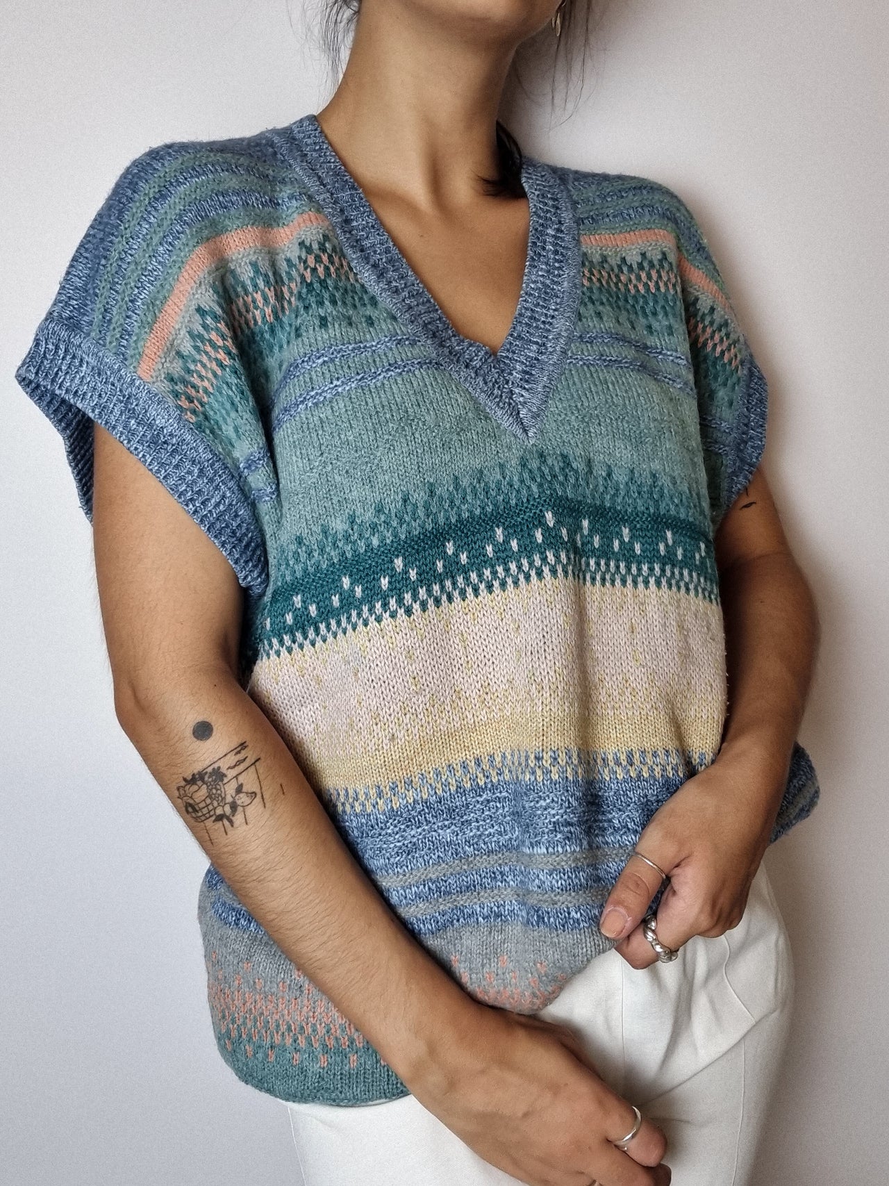 Light blue knitted vest L