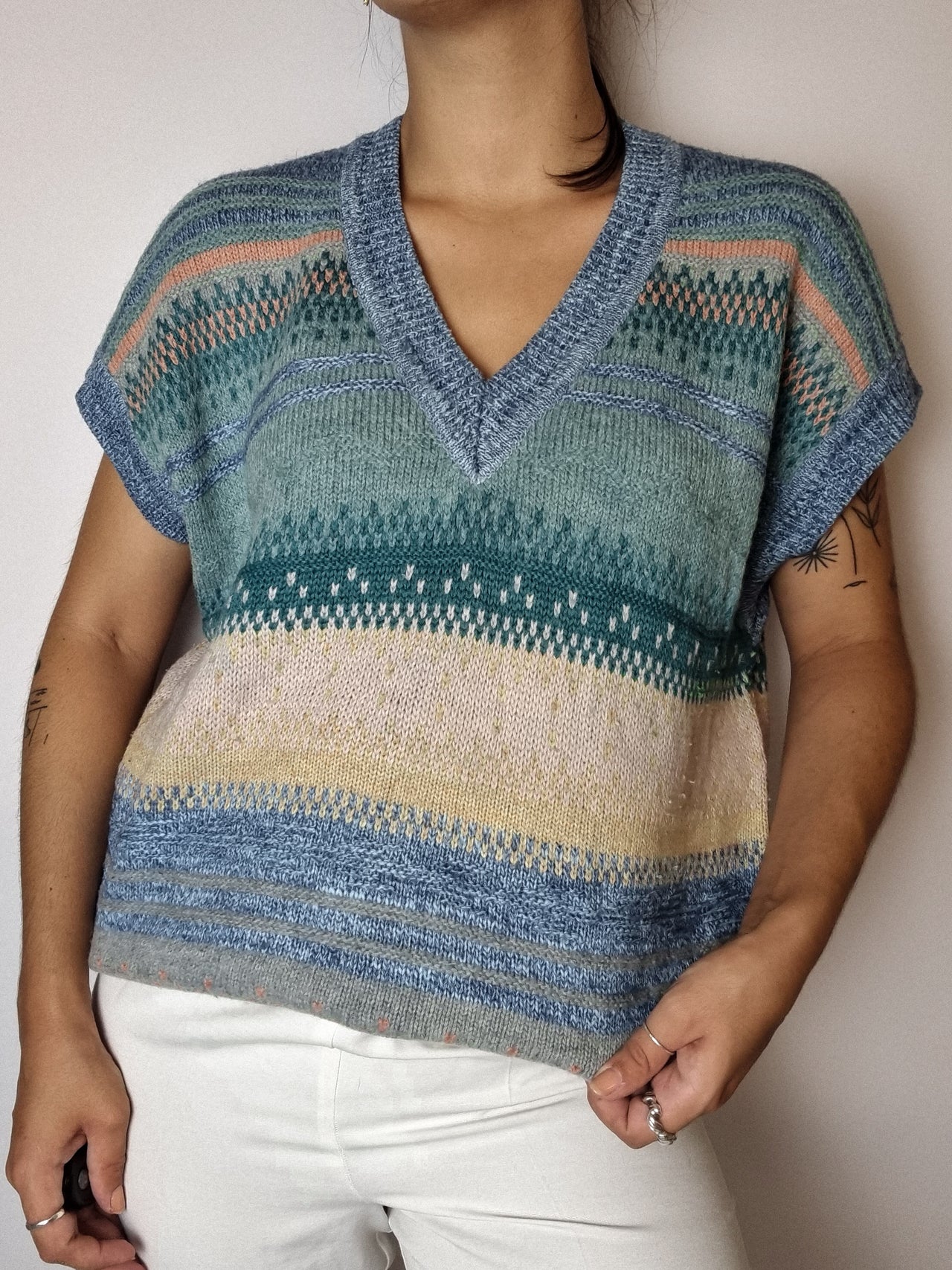 Light blue knitted vest L