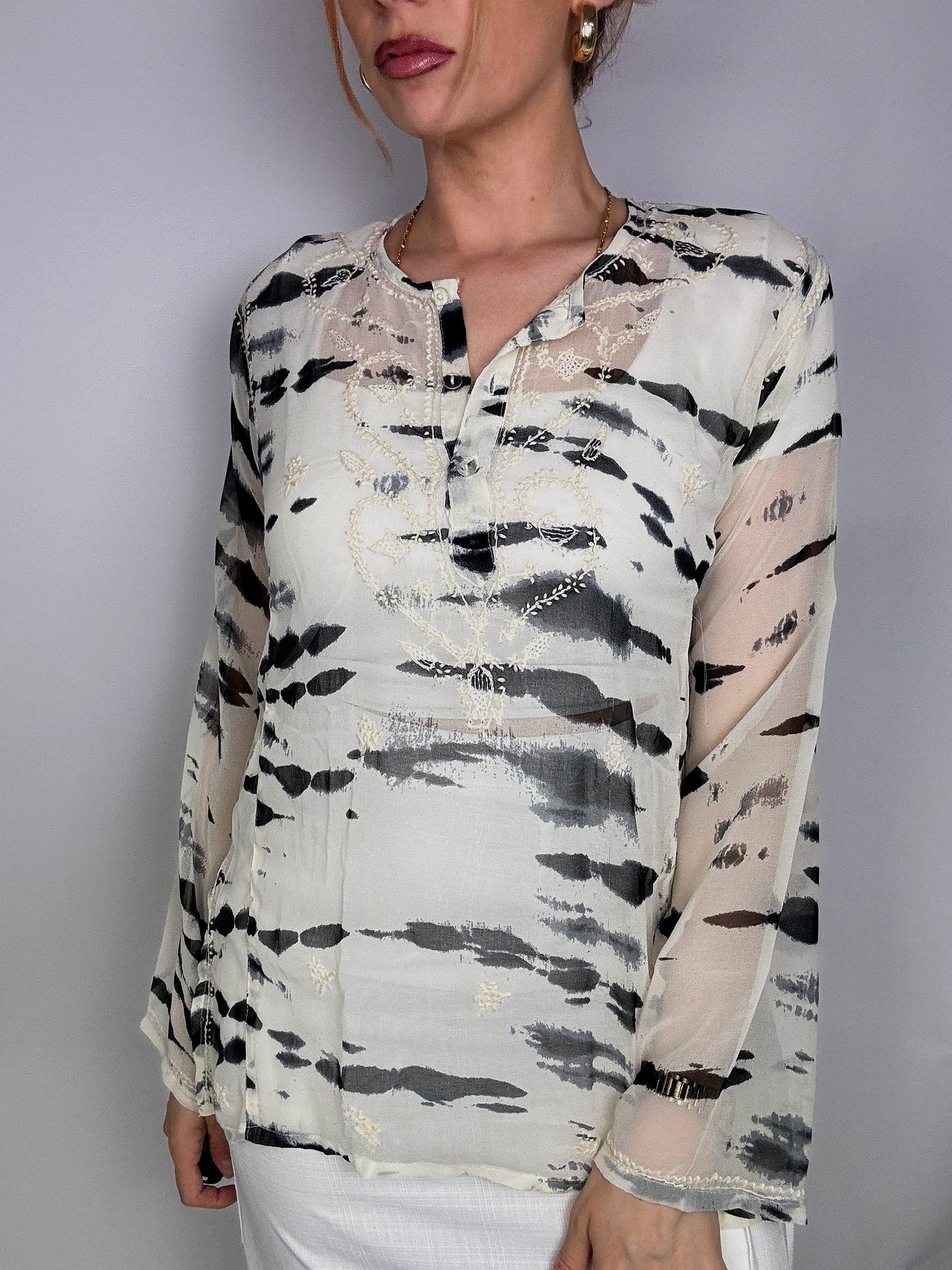 Very light vintage black/white blouse