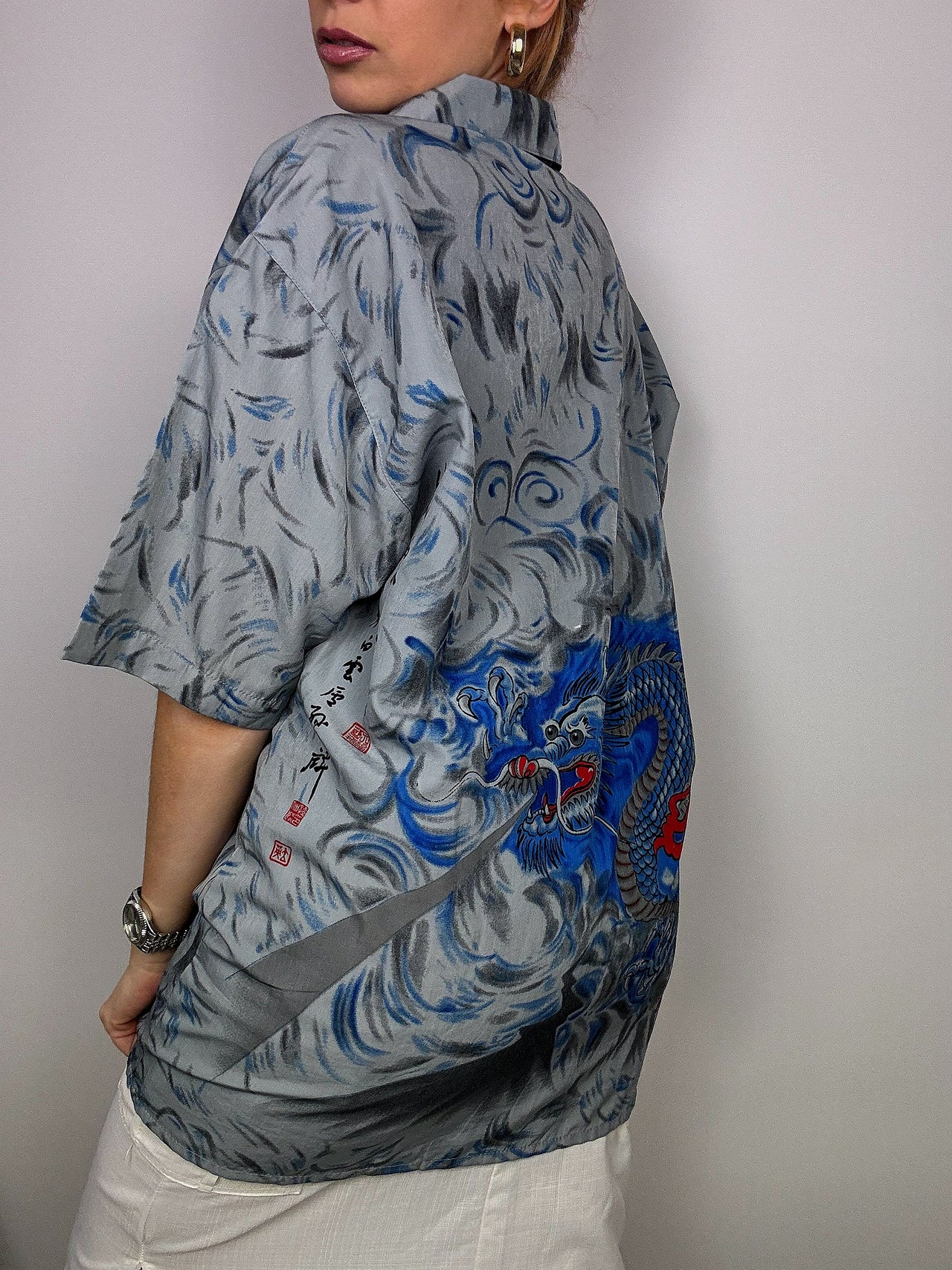 Vintage gray shirt with dragon print