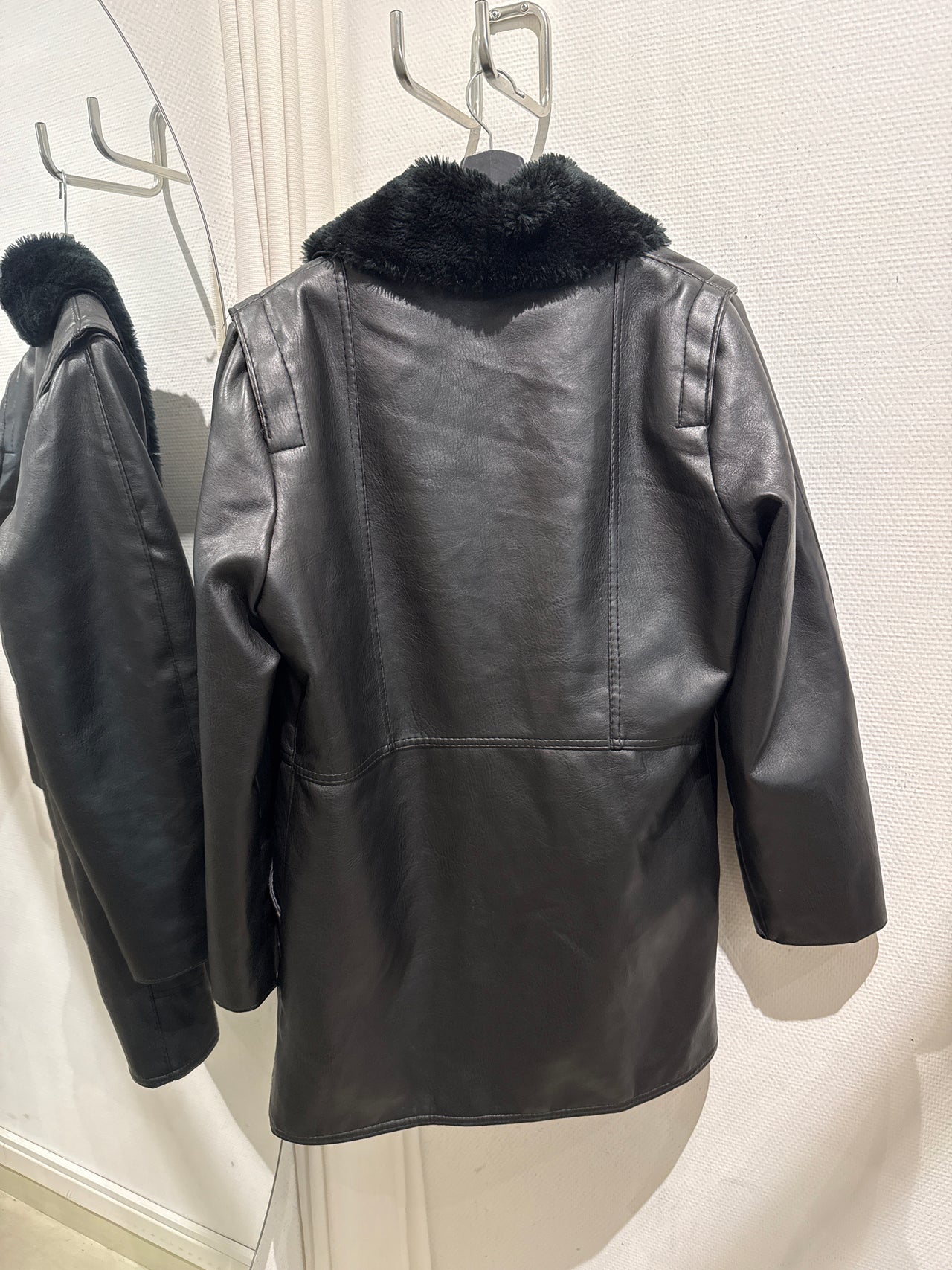 Peau lainee noire L/XL live