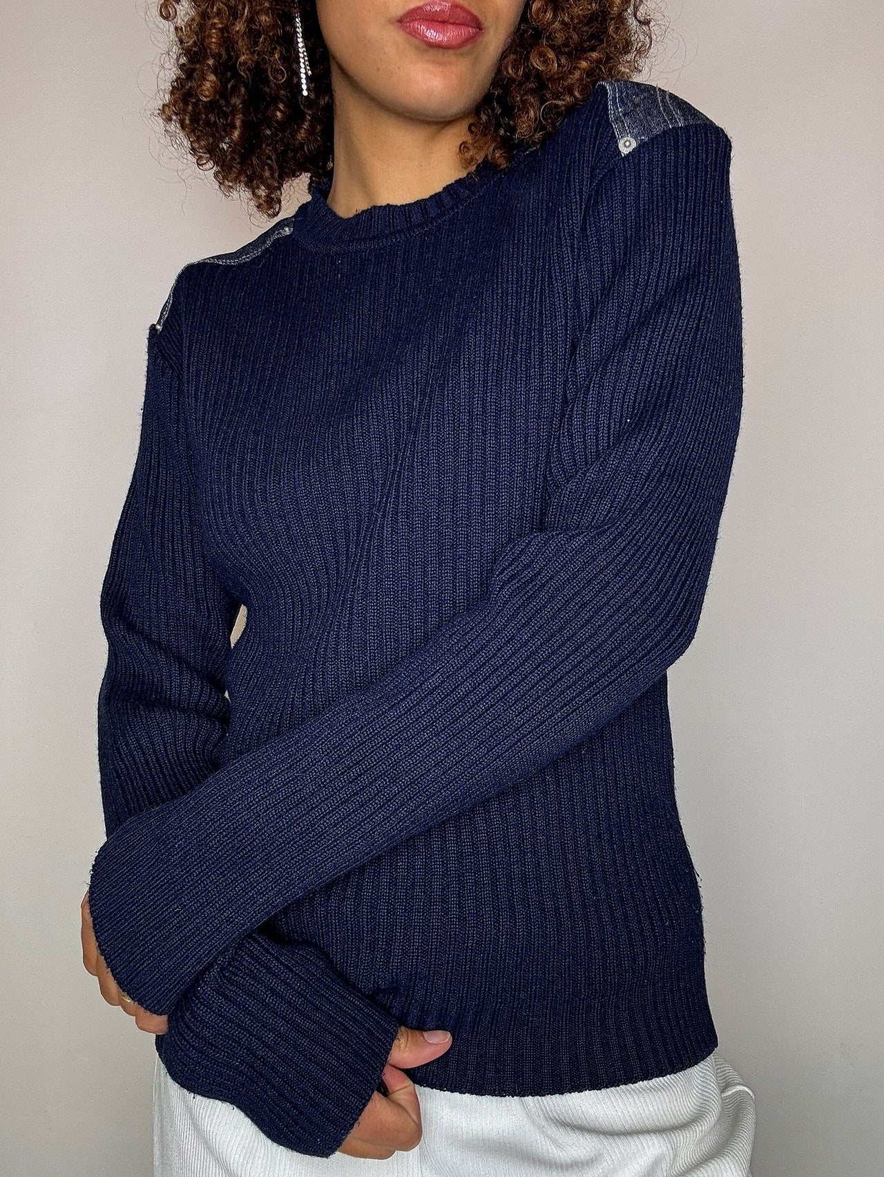 Pull en maille marine avec détails M vintage