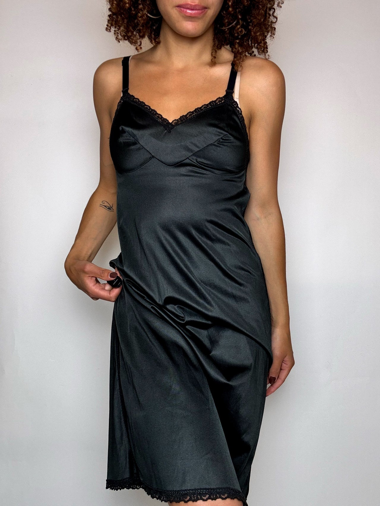 Robe satinée noire S/M vintage