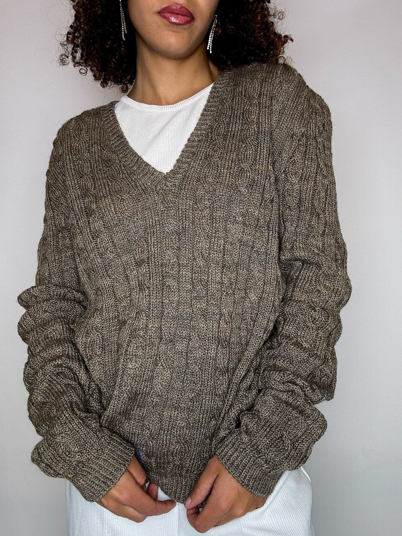 Pull en maille tressée col rond V L vintage
