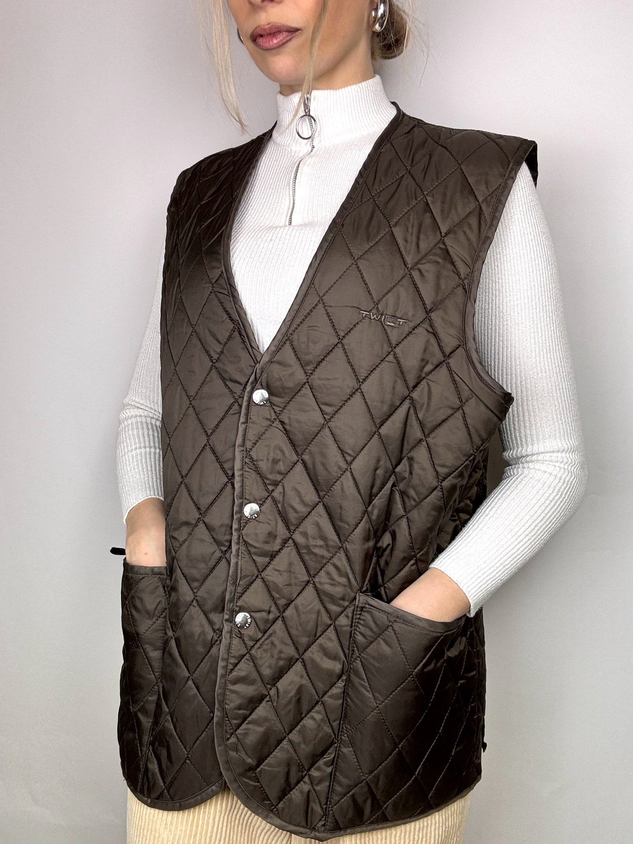 Vintage brown sleeveless quilted vest L
