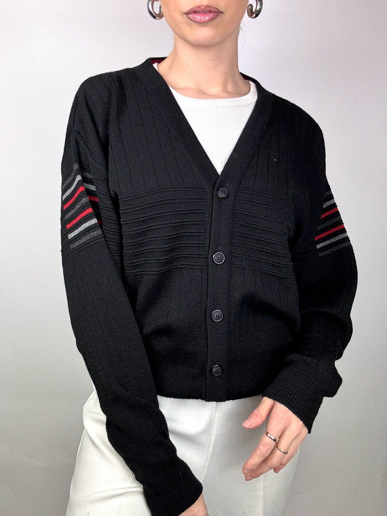 Schwarze Strickjacke mit Streifen an den Ärmeln L/XL Vintage