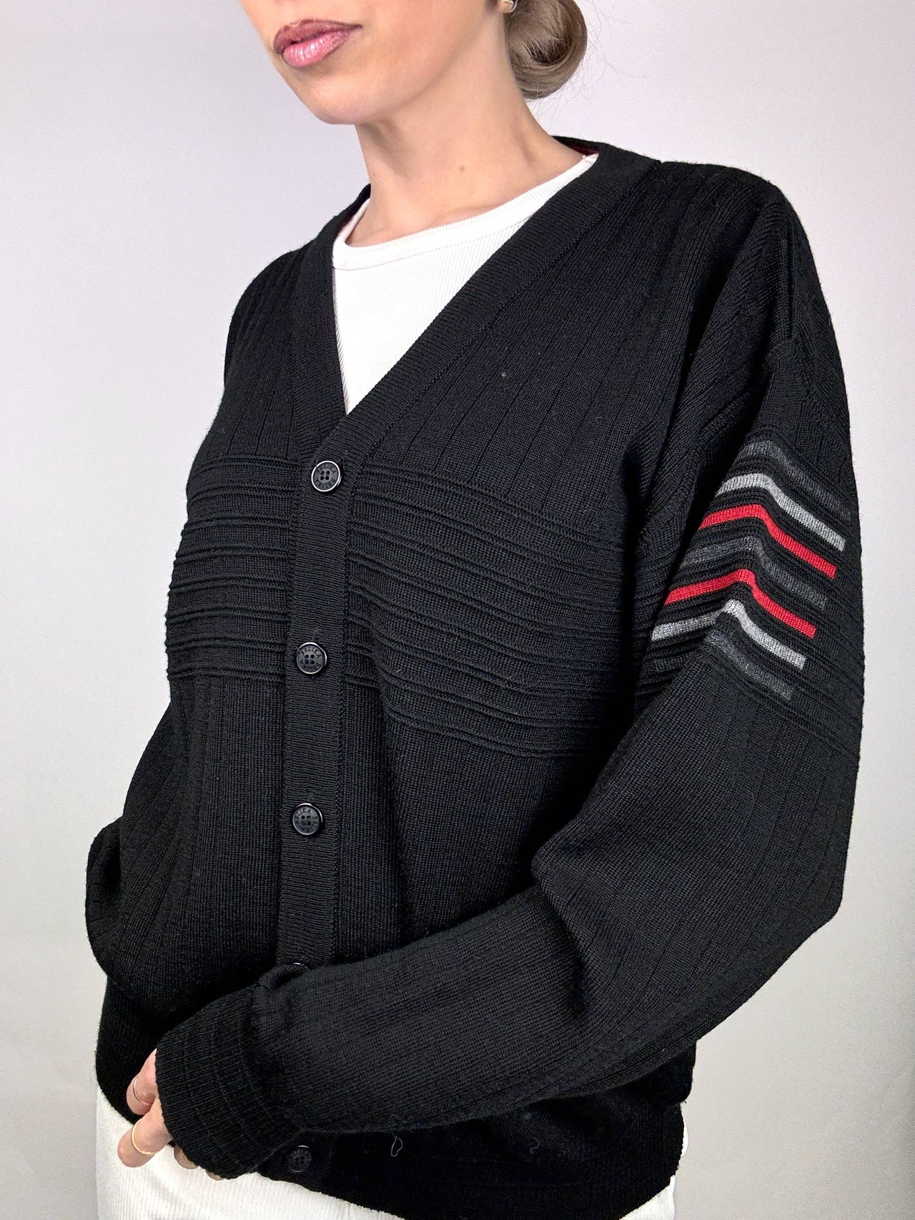 Schwarze Strickjacke mit Streifen an den Ärmeln L/XL Vintage