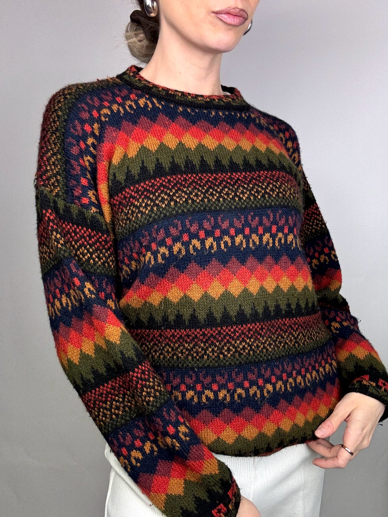 Vintage M multi-colored patterned round neck sweater