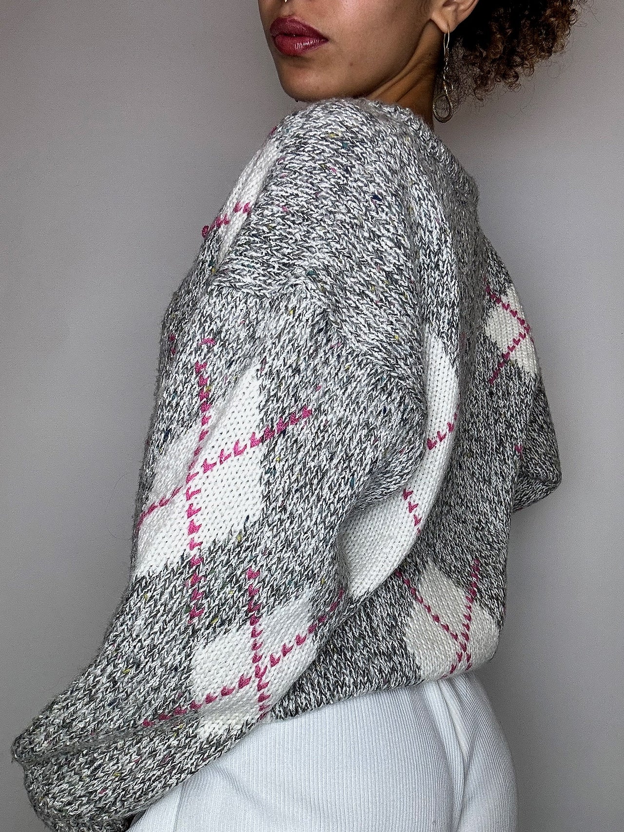 Pull gris à carreaux losanges rose M vintage