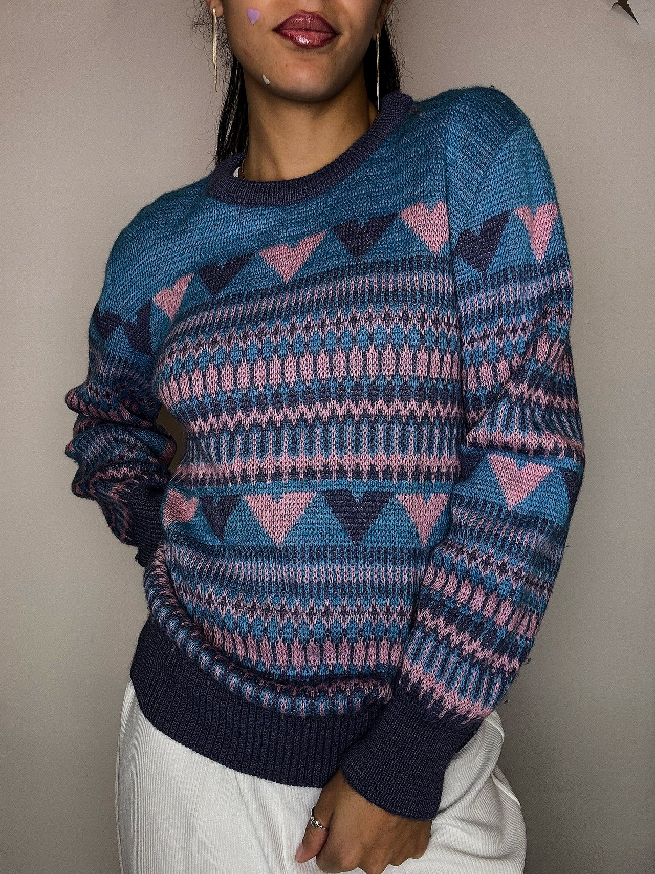 Pull en laine à motif rose et bleu S vintage