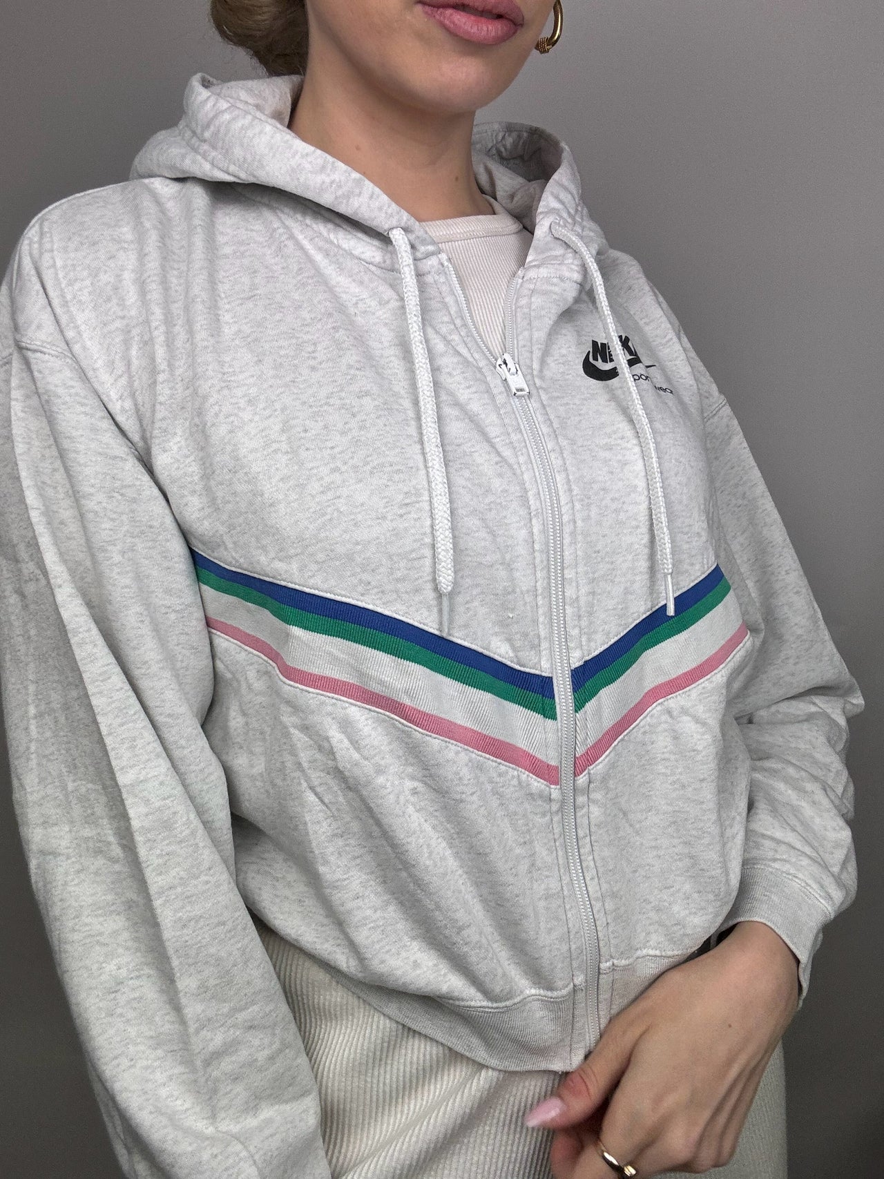 Vintage NIKE XS graue kurze Sweatshirtjacke