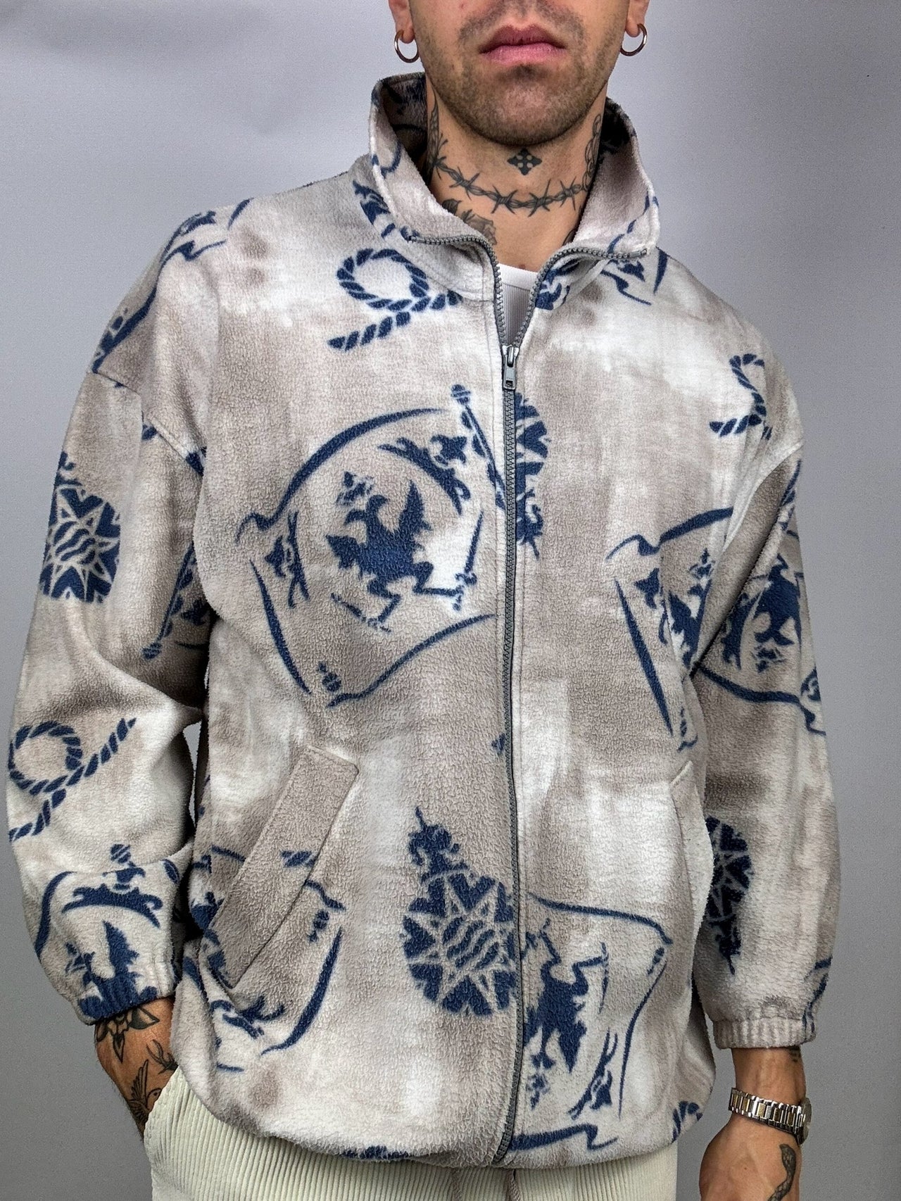 Beige fleece jacket with L Vintage pattern