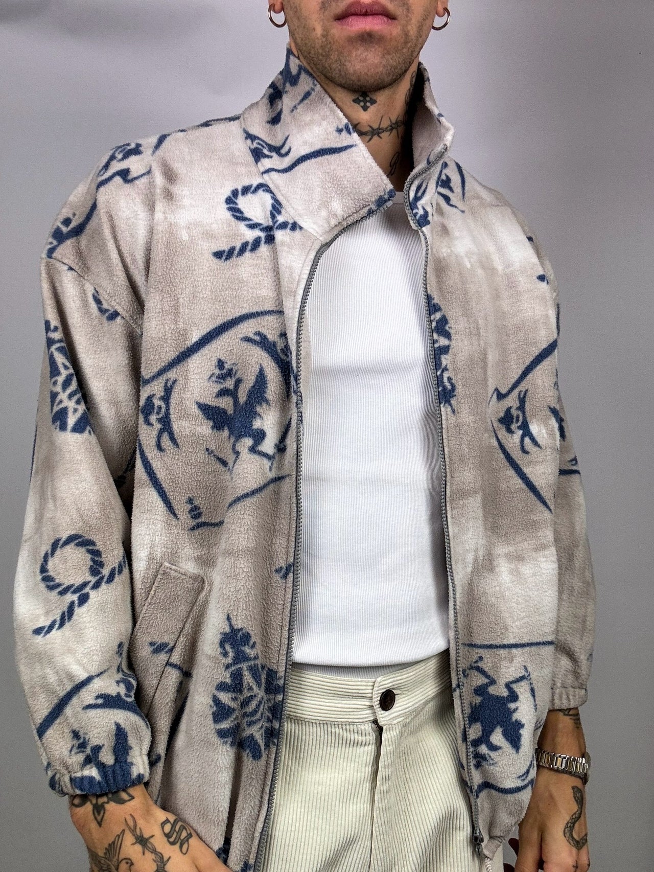 Beige fleece jacket with L Vintage pattern