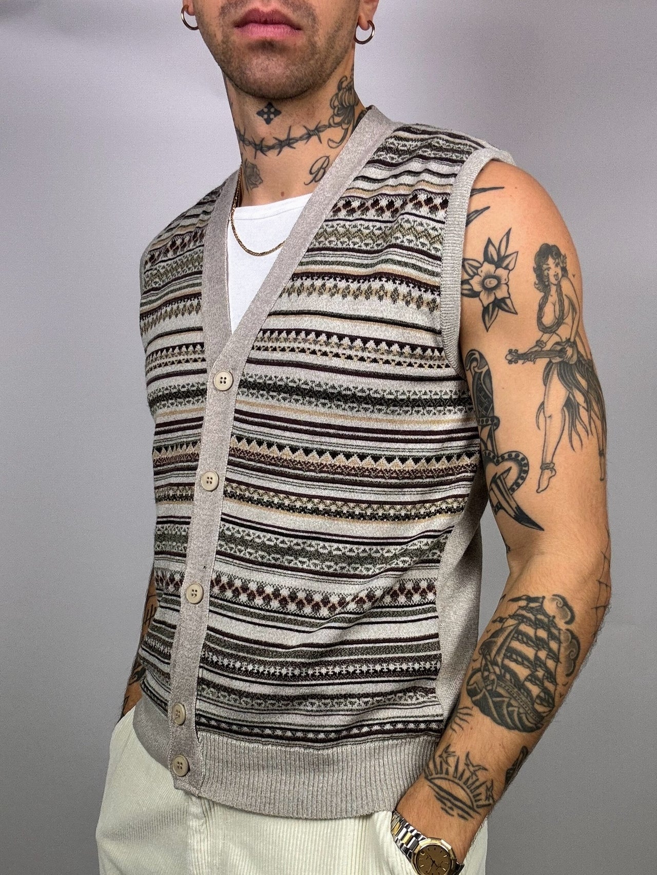 Vintage M/L patterned & buttoned knit vest