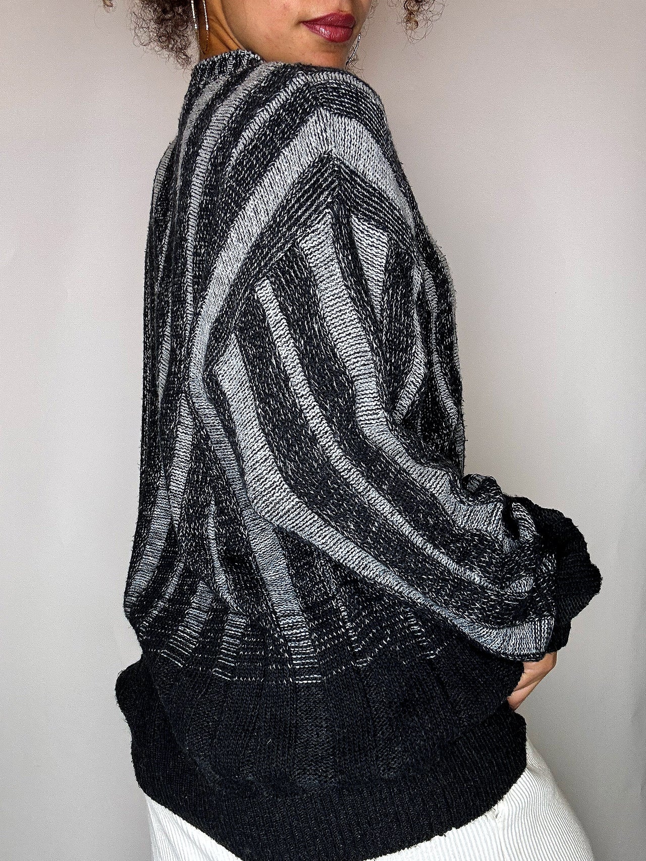 Pull dégradé noir et gris M vintage