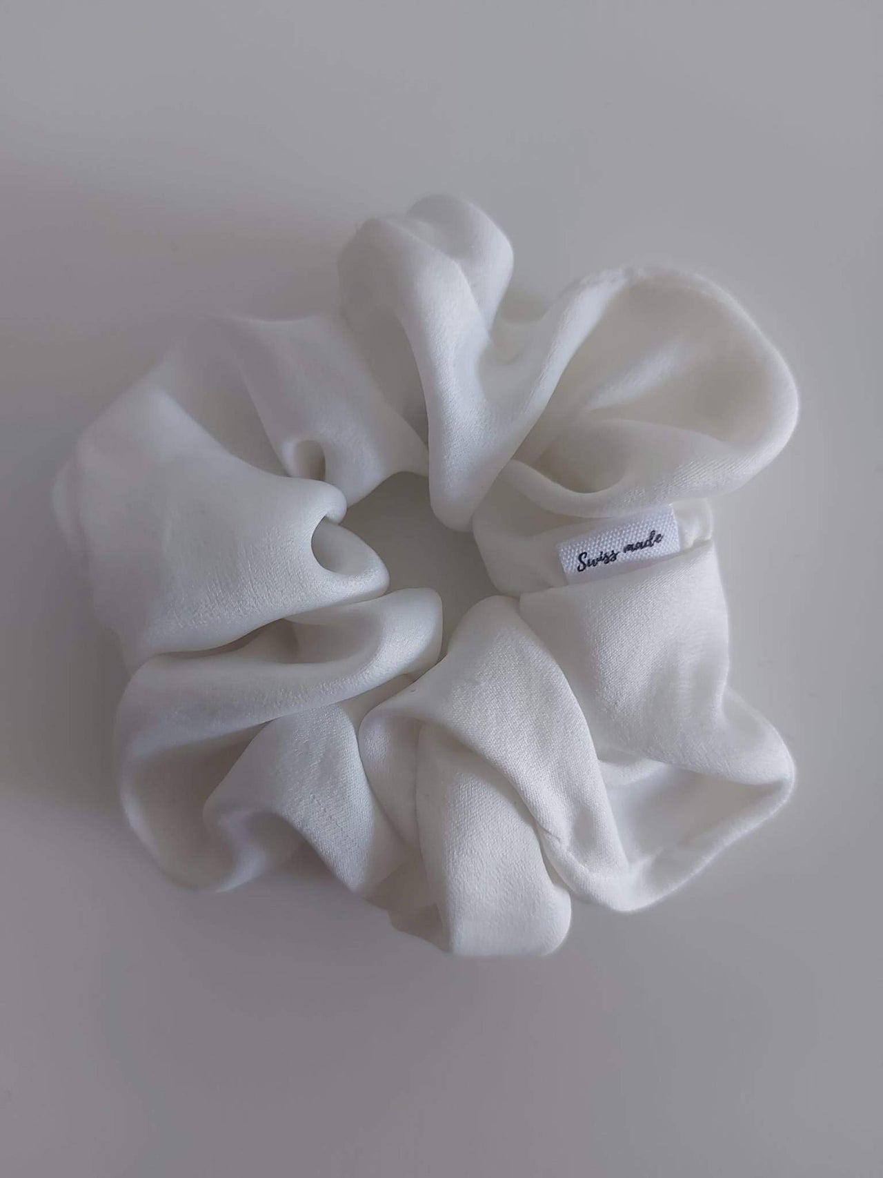 White satin scrunchie by Chuperchouchou