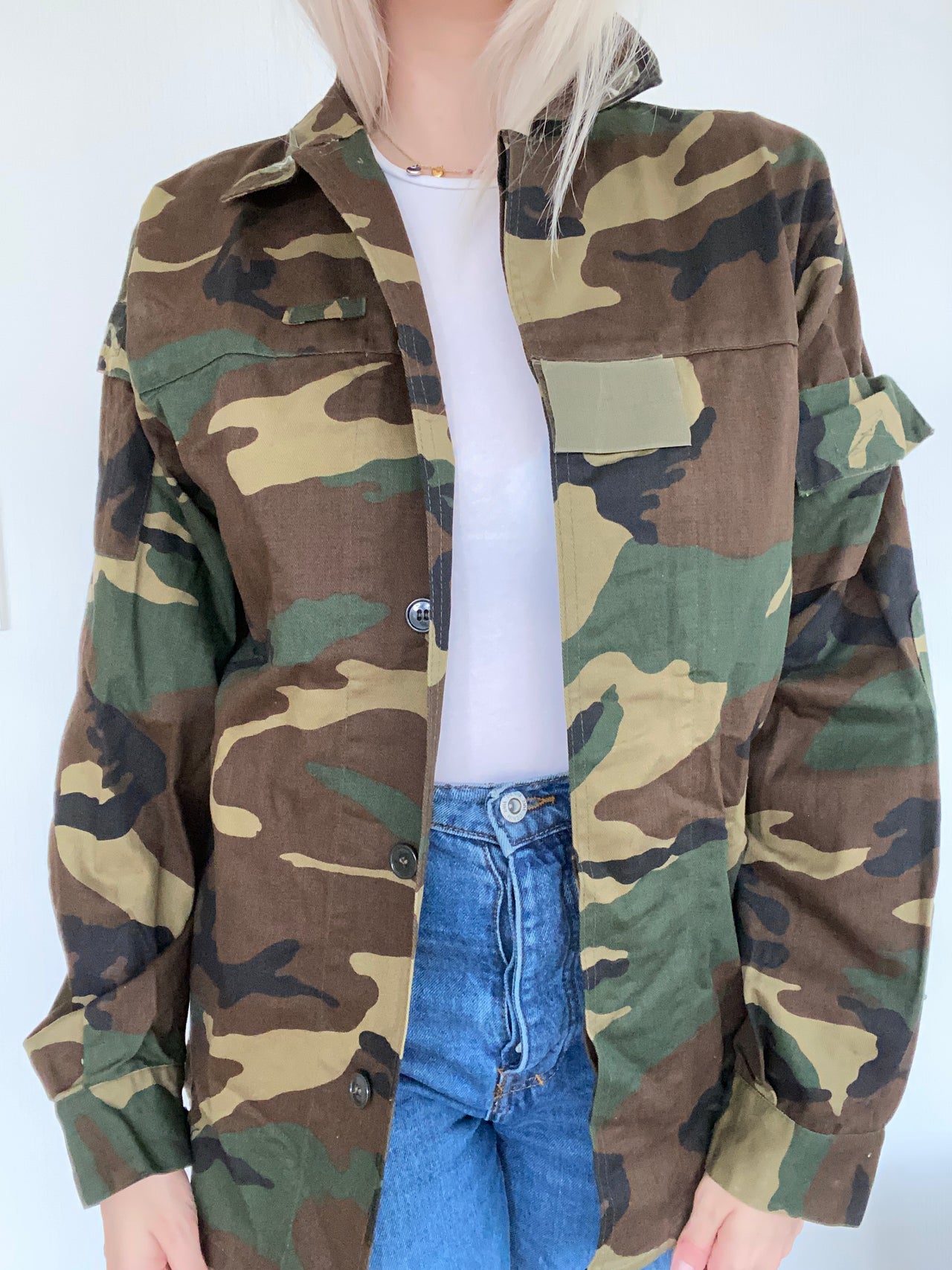 Patterned military jacket with star on the collar