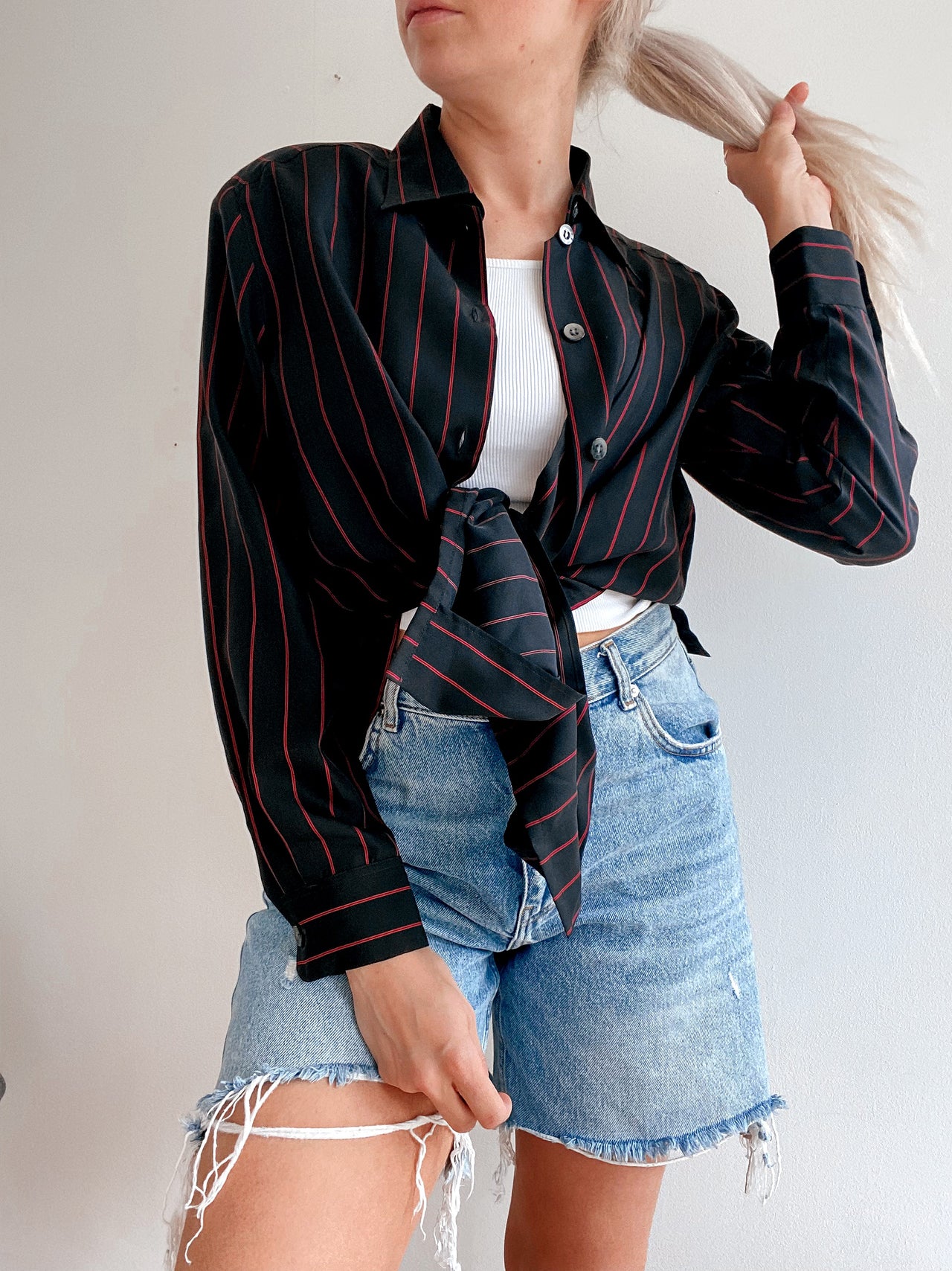 Vintage black shirt with burgundy line S