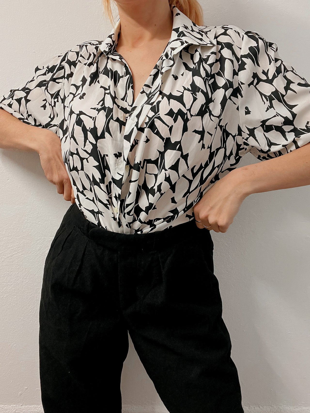 Chemise Vintage 80/90s noire et Blanche à motifs
