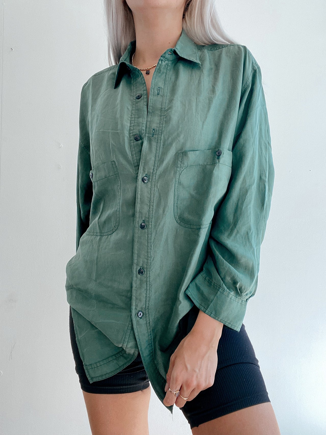 Chemise vintage 80’s 90’s en soie verte S