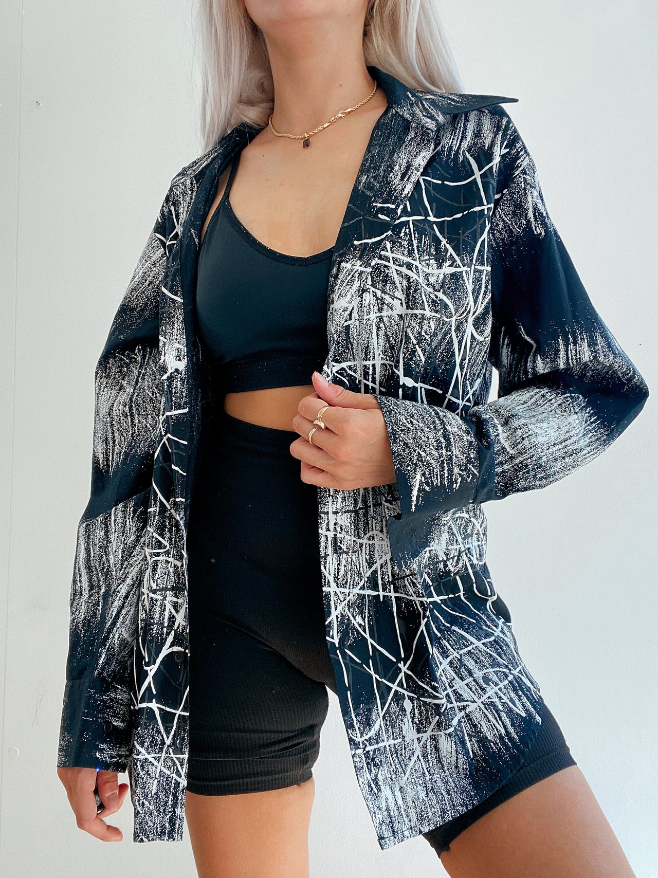 Chemise vintage 80’s 90’s noire et blanche à motifs L