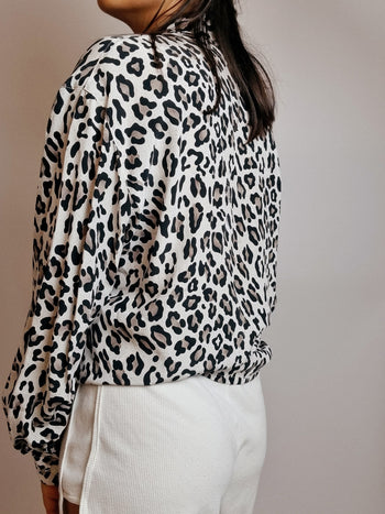 Vintage 80/90s shirt in gray leopard silk L 