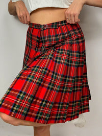 Roter Faltenrock im Vintage-Kilt-Stil