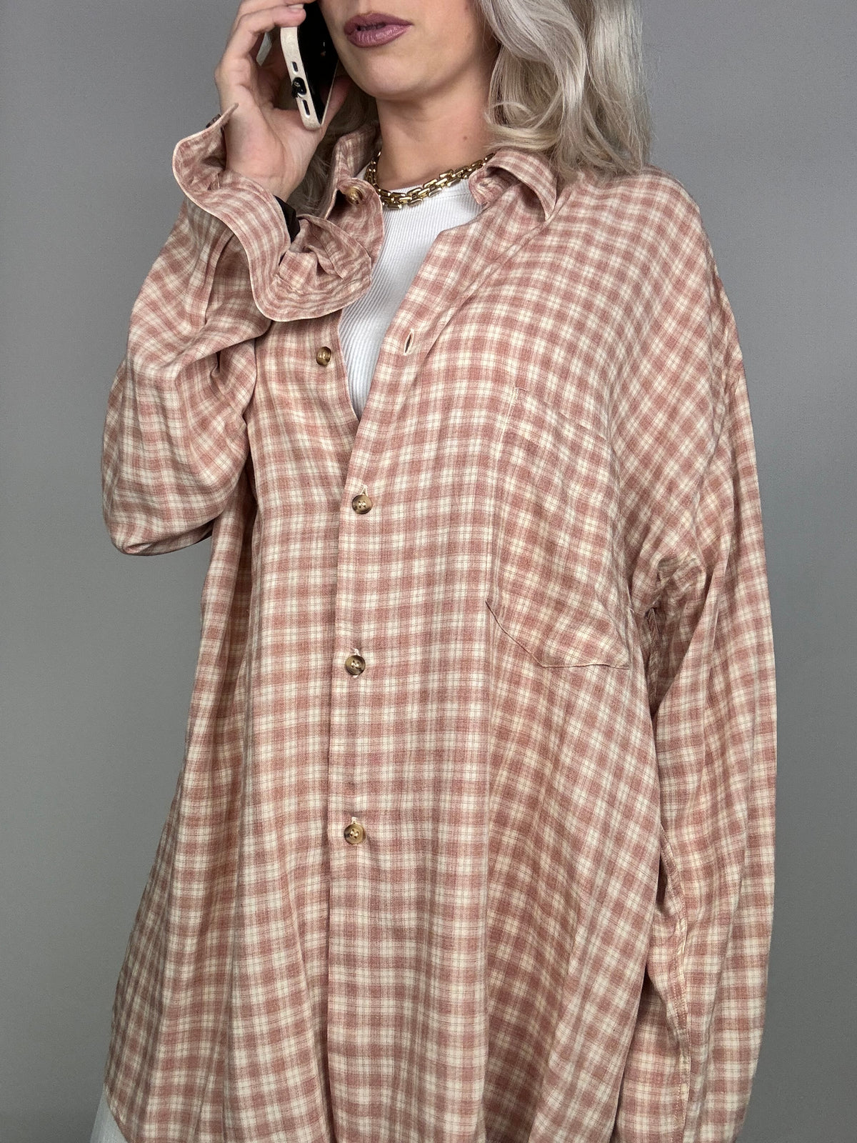 Loose-fitting checked shirt in vintage salmon tones