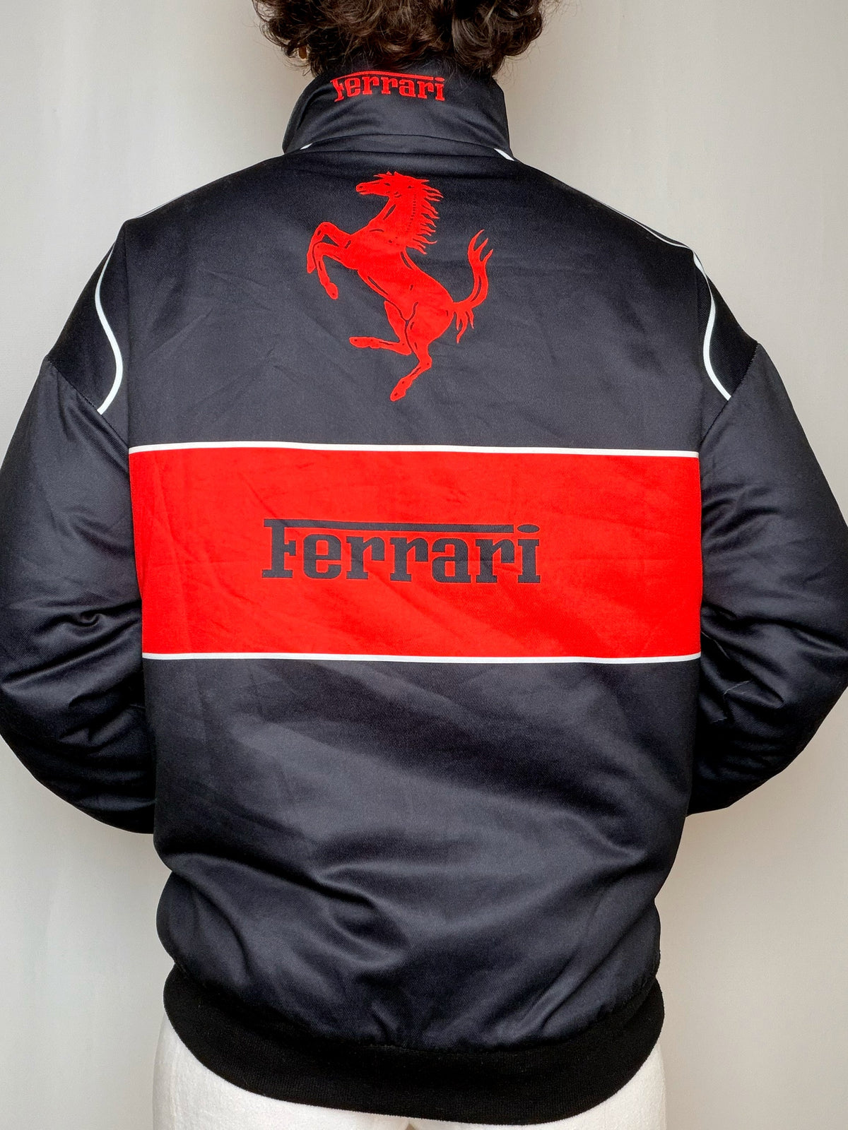 bomber noire et rouge Ferrari L vintage