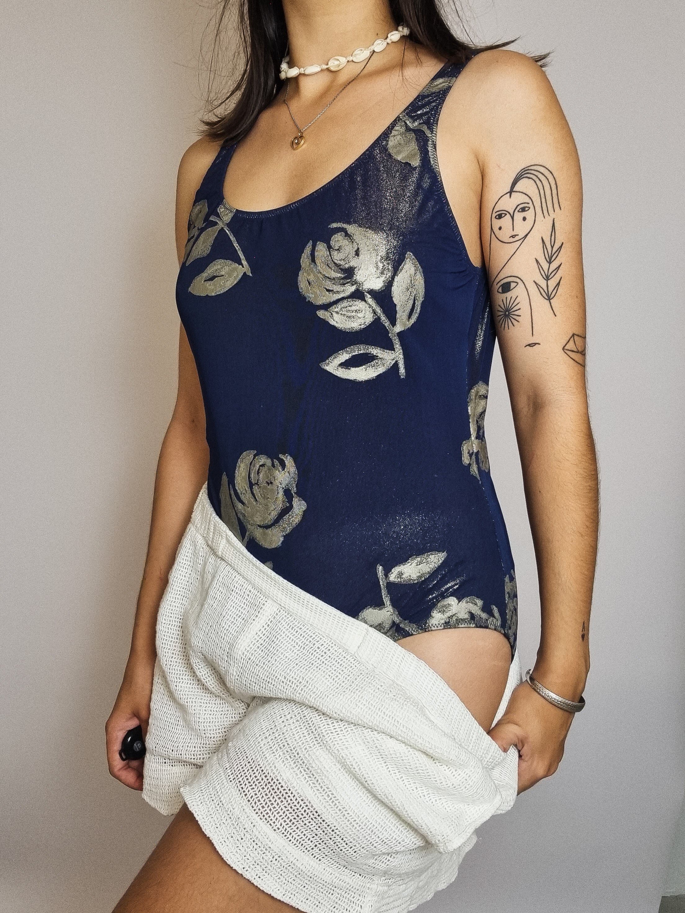 Glänzender blauer Badeanzug M