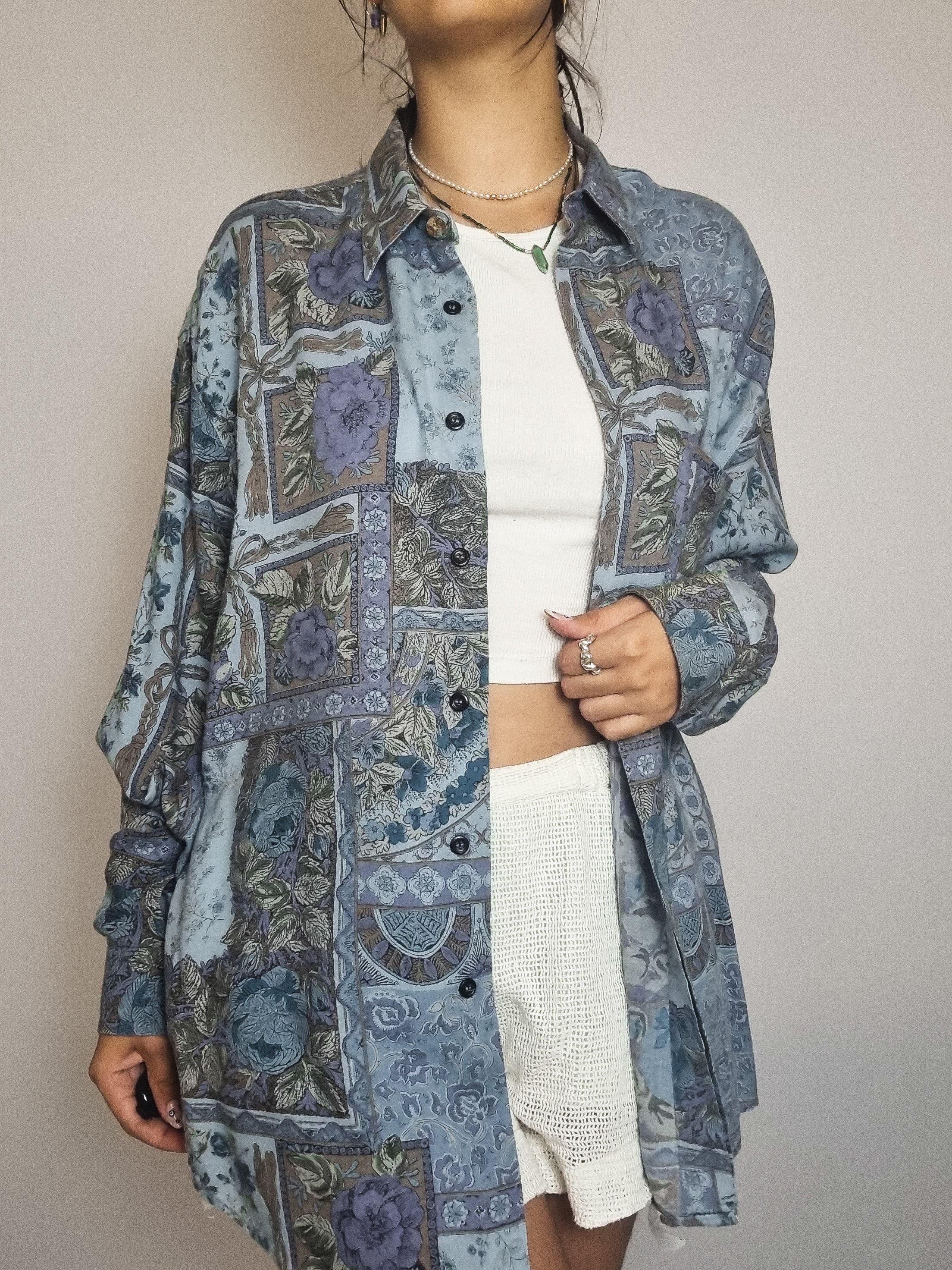 Chemise vintage à motif M