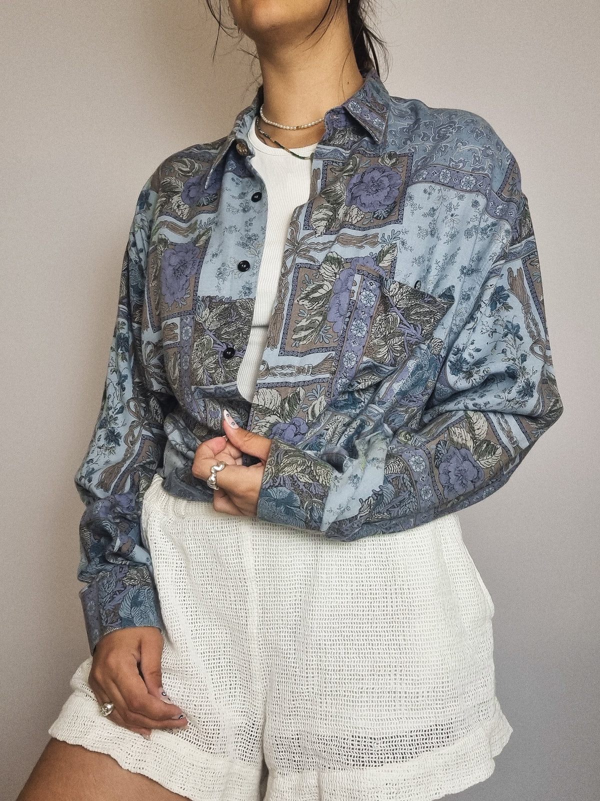 Chemise vintage à motif M