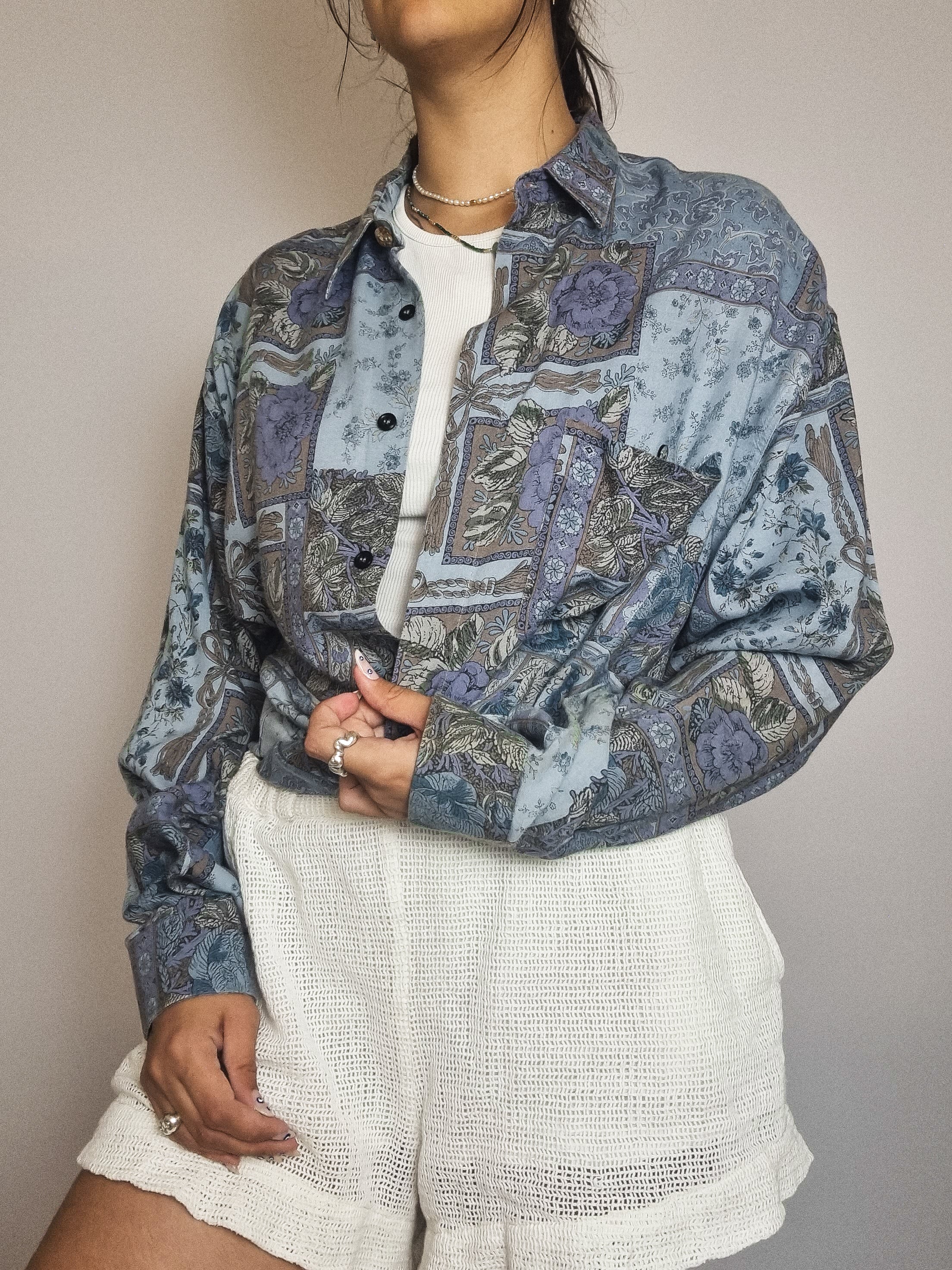 Chemise vintage à motif M