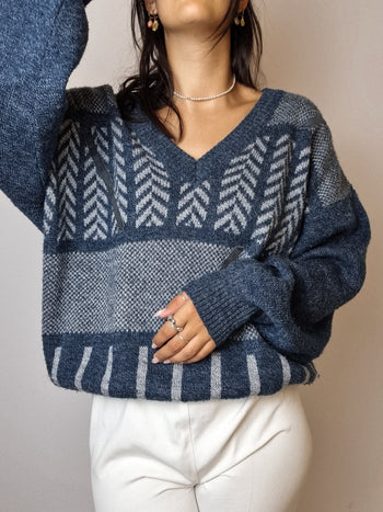 Blue vintage patterned wool sweater L 