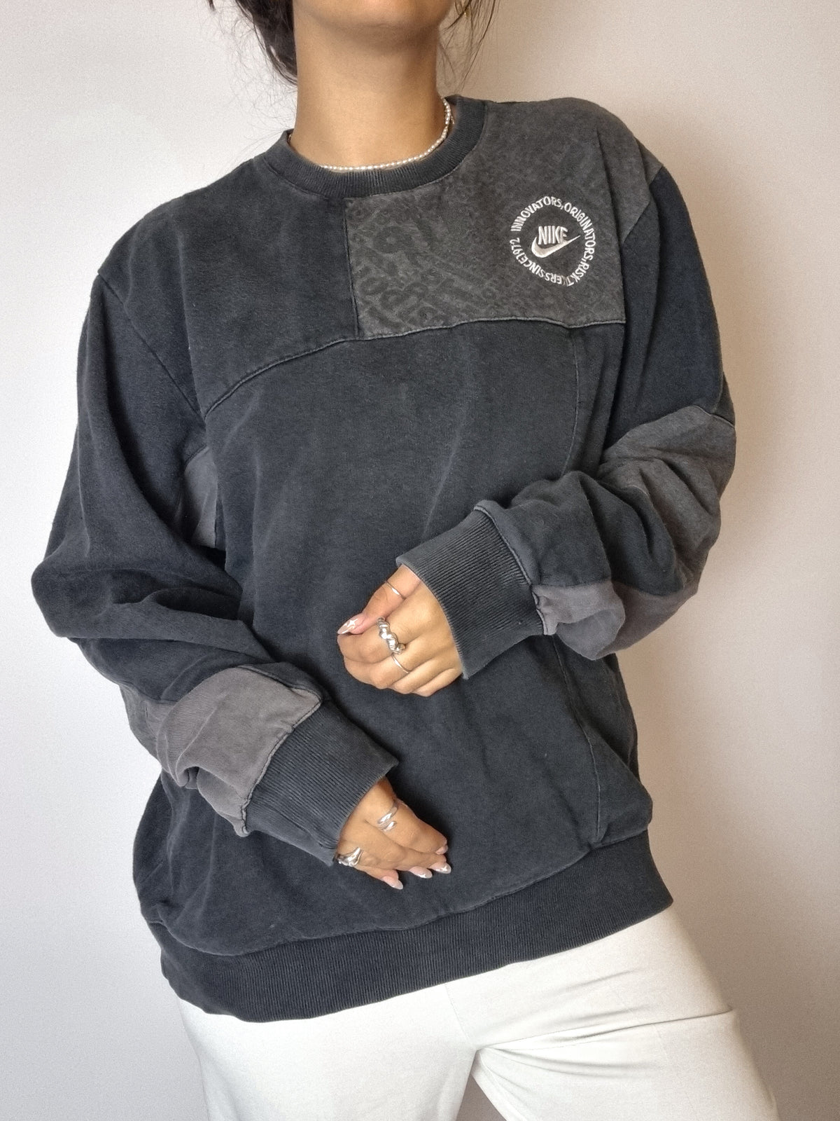 Gray vintage Nike sweater M/L 