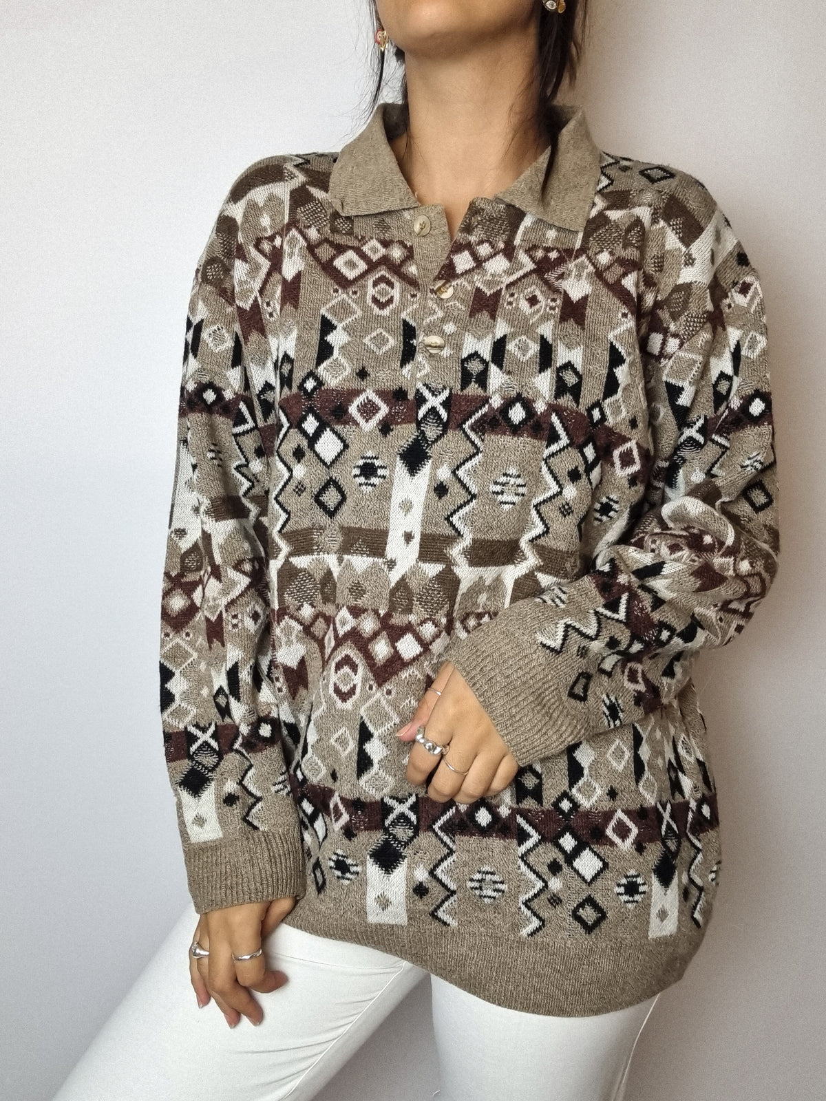Beige wool sweater with vintage patterns M 