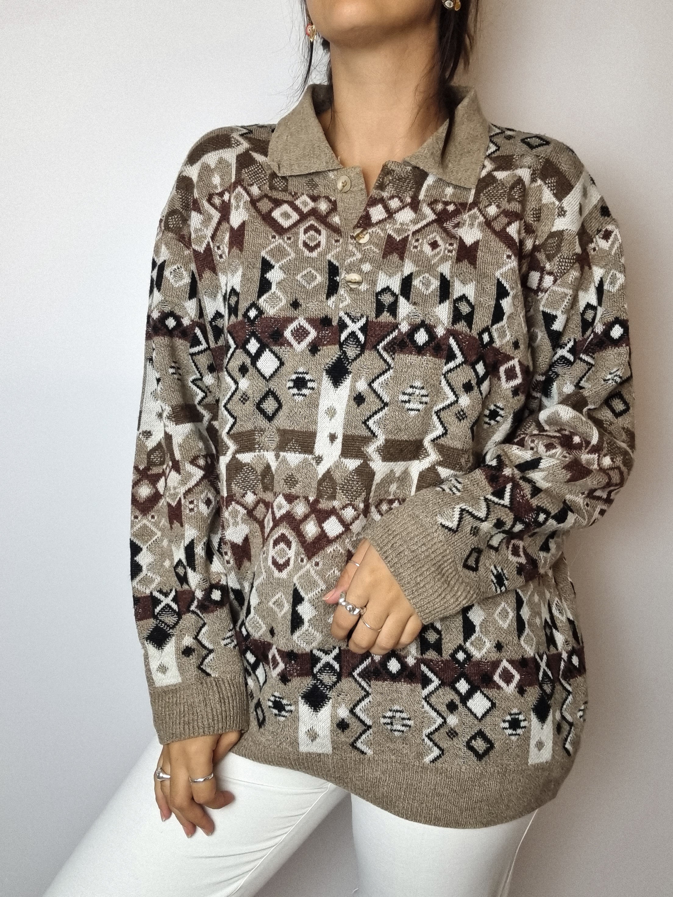 Beige wool sweater with vintage patterns M 