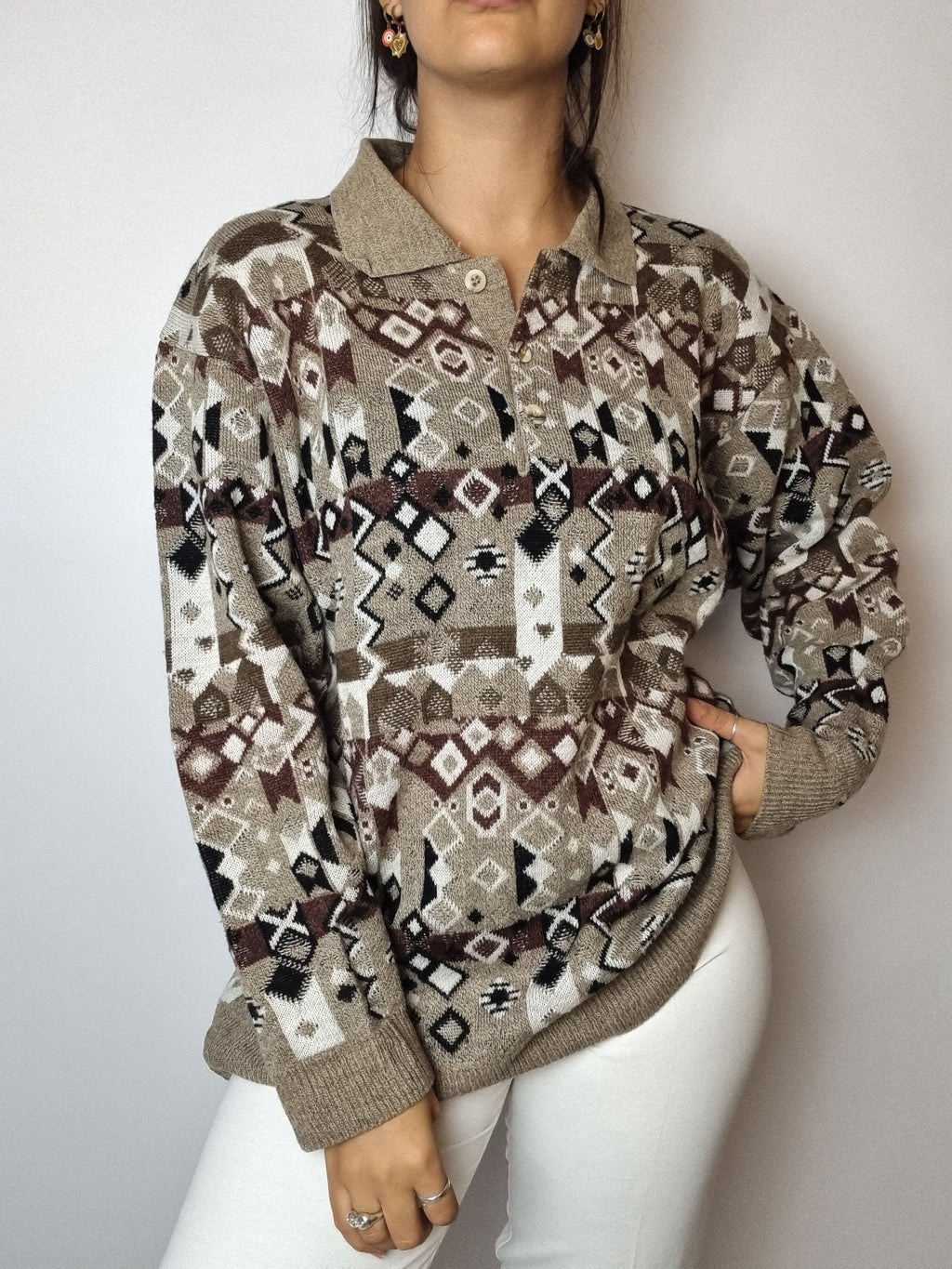 Beige wool sweater with vintage patterns M 