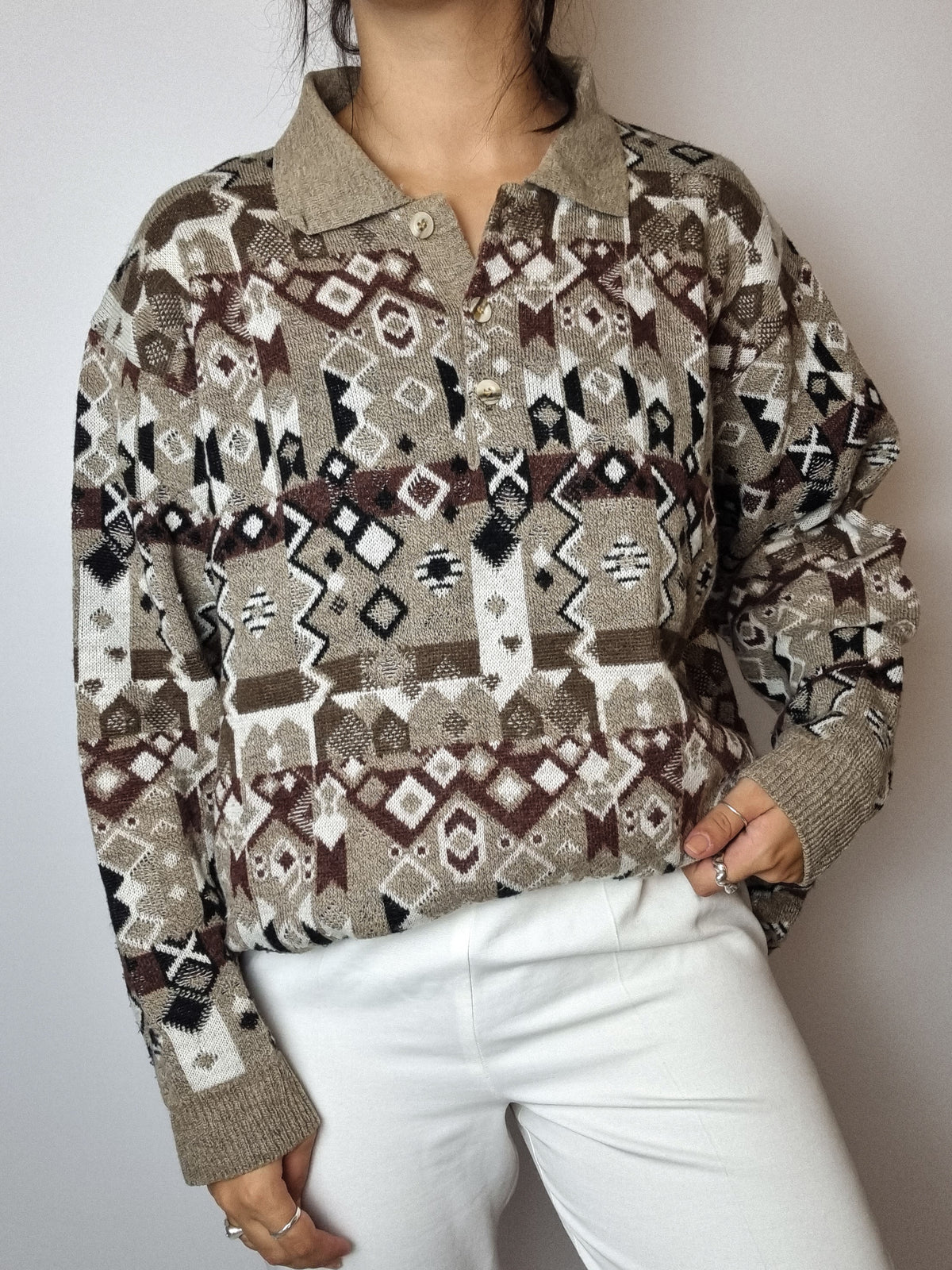 Beige wool sweater with vintage patterns M 