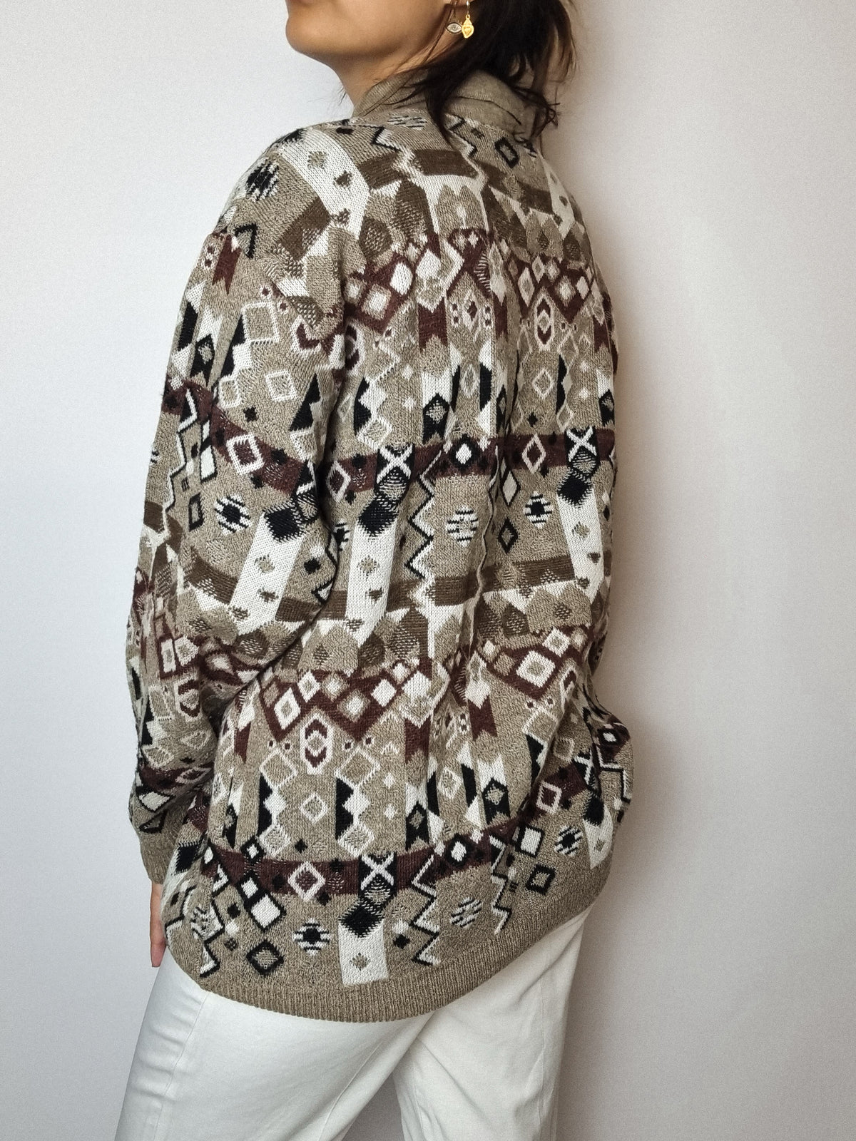 Beige wool sweater with vintage patterns M 