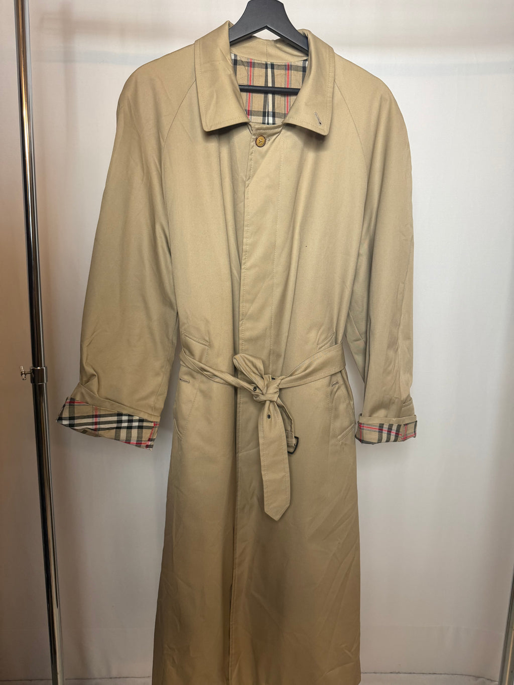 Beige trench coat M live