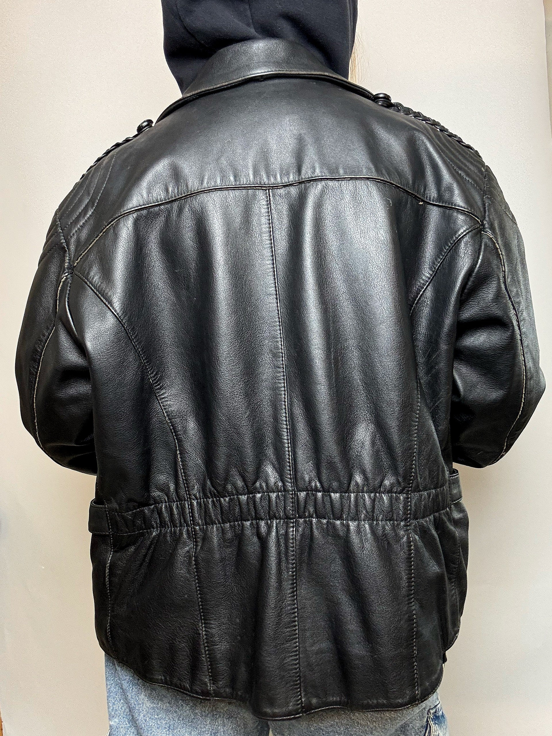 Perfecto en cuir vintage avec ceinture intégrée