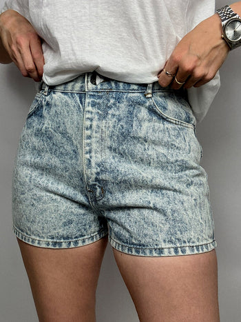 Blaue Vintage-Jeansshorts mit Batikmuster 