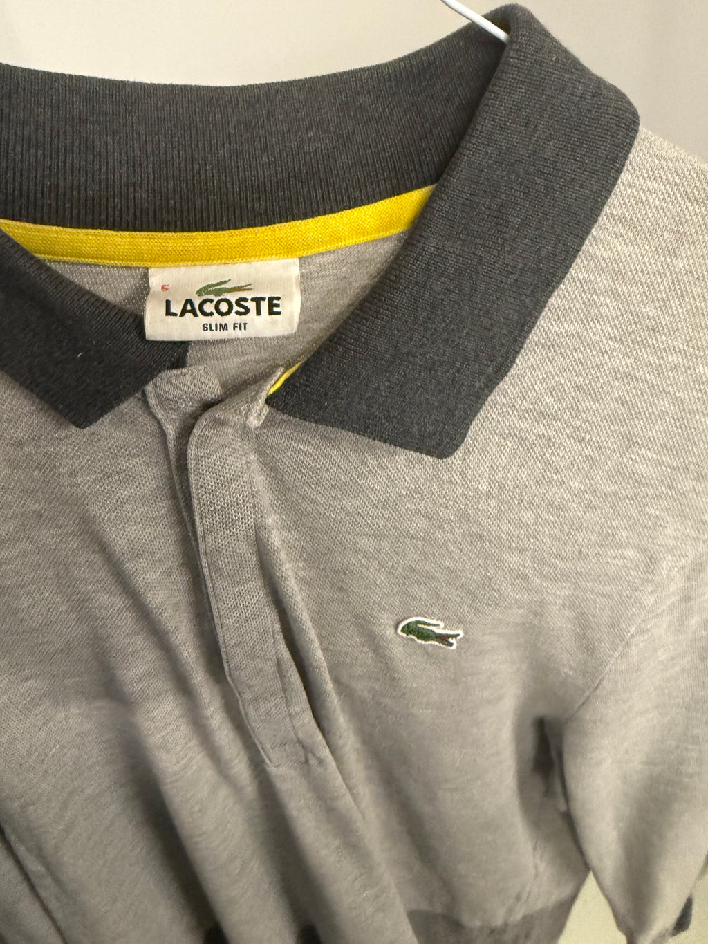 Polo Lacoste gris