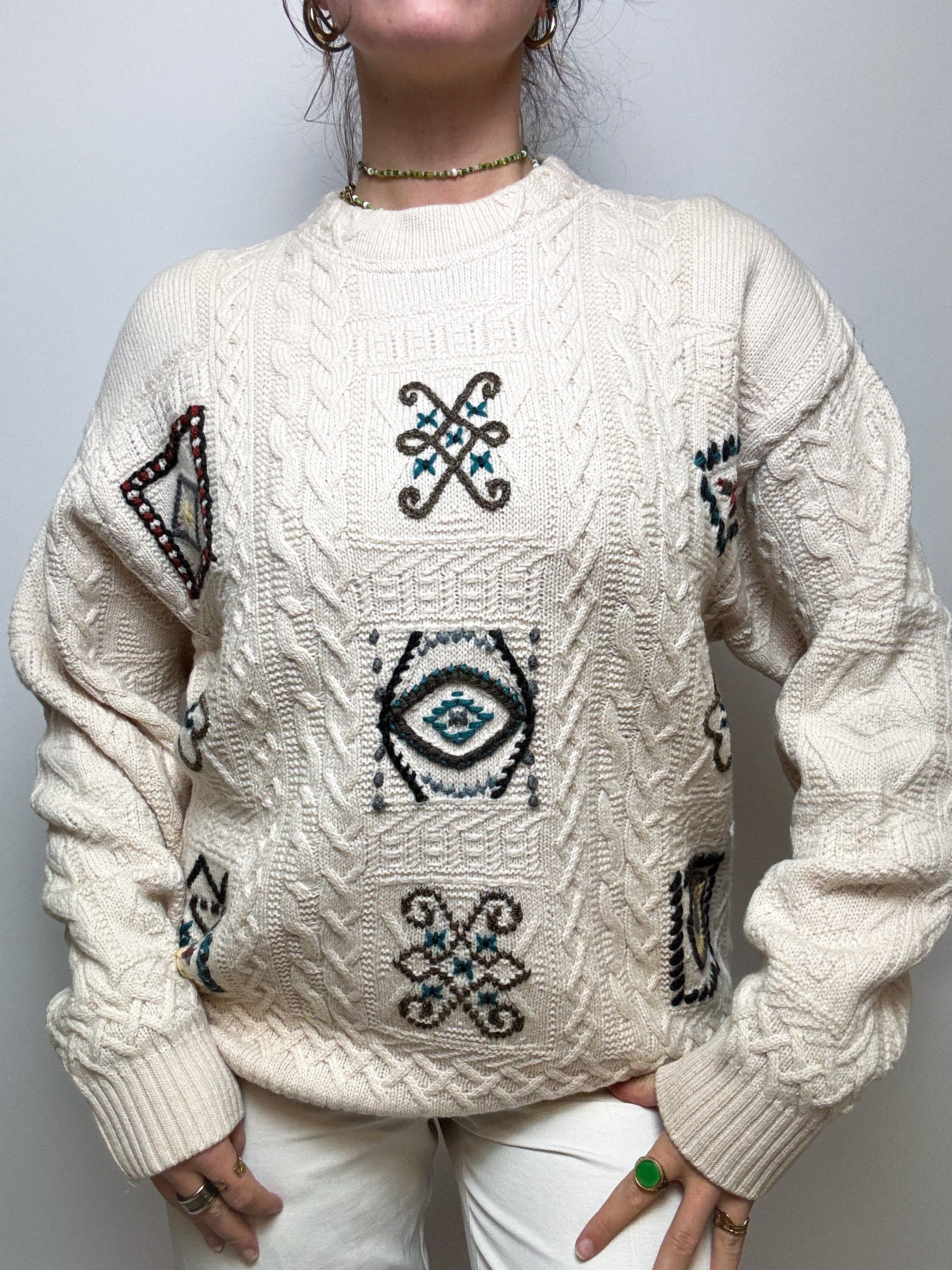 Paket 3 – Gemusterter weißer Strickpullover + Vintage-Weste M/L