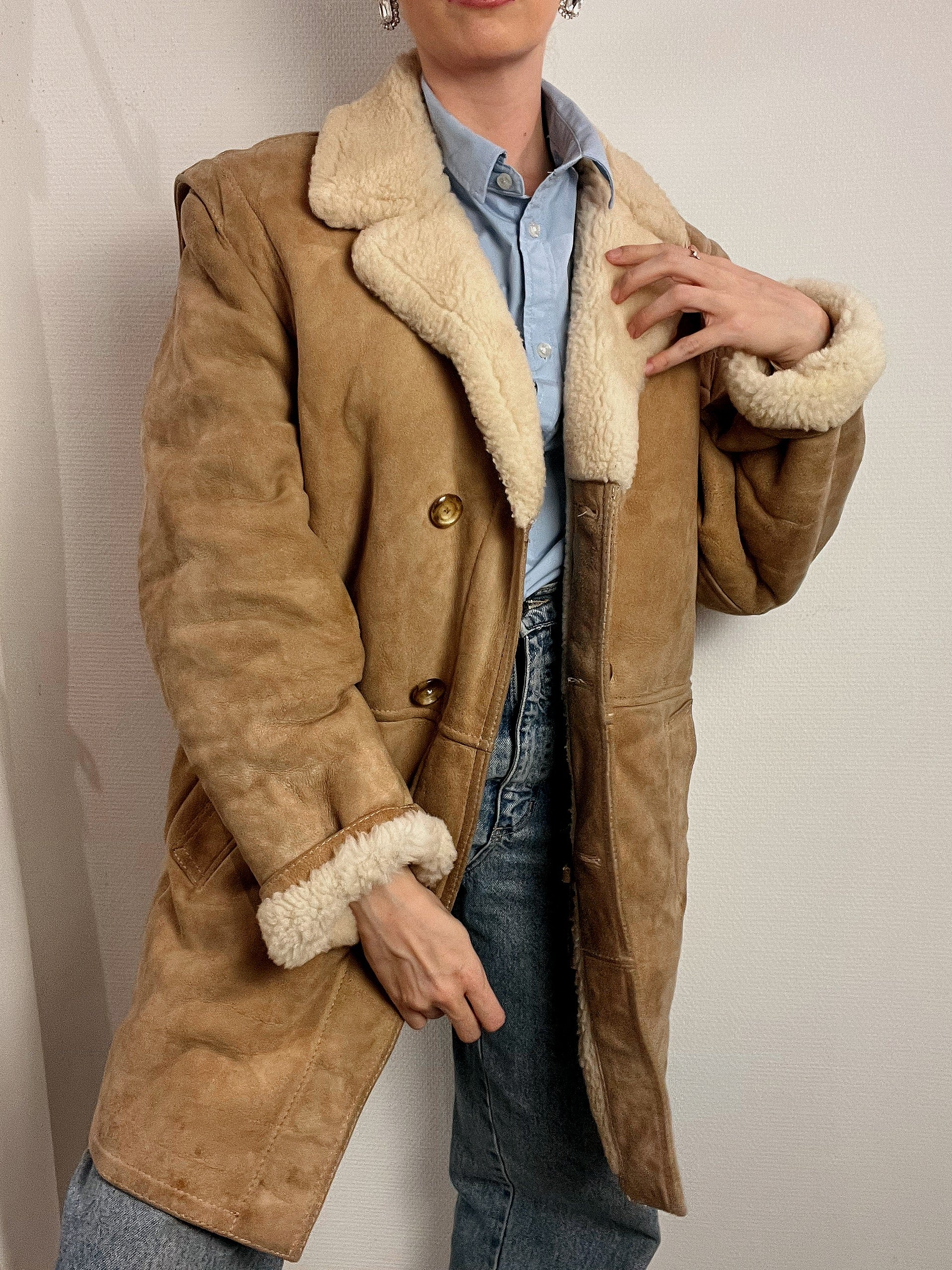 Beigefarbener Vintage-Lammfellmantel M/L 