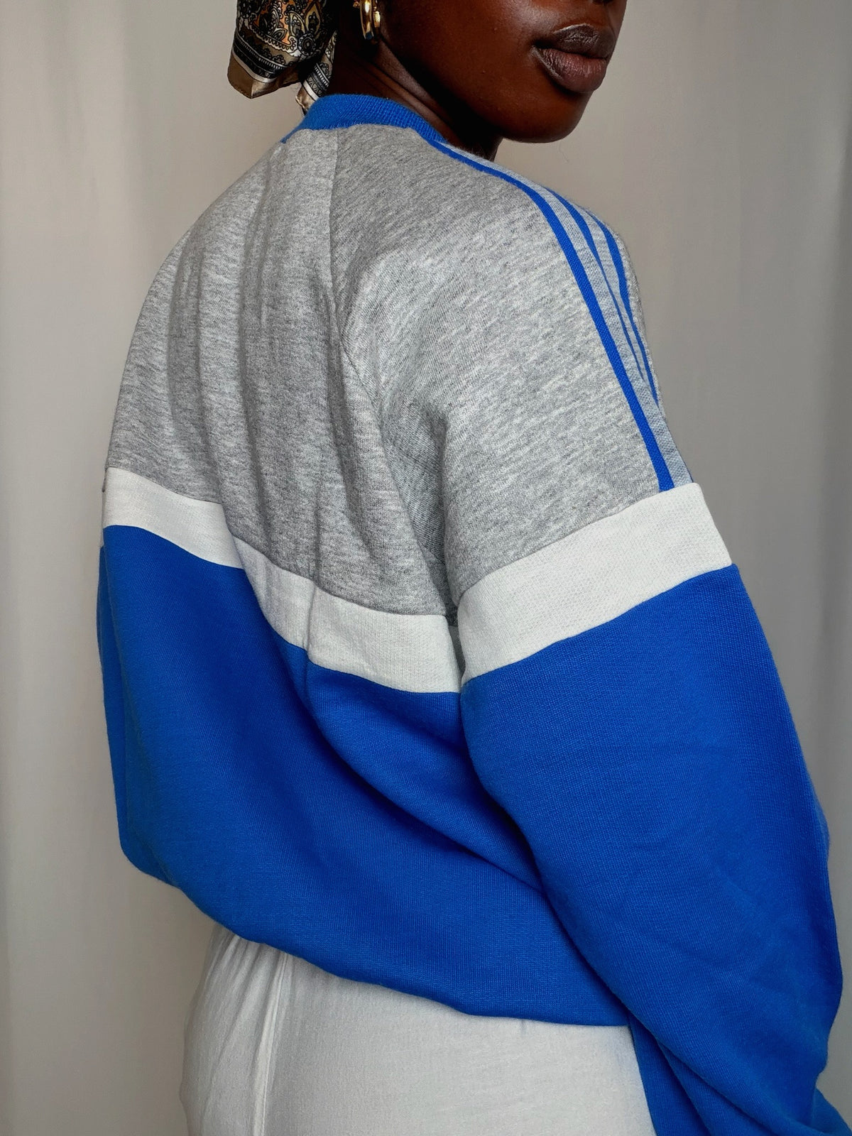 Sweat gris et bleu Adidas M vintage