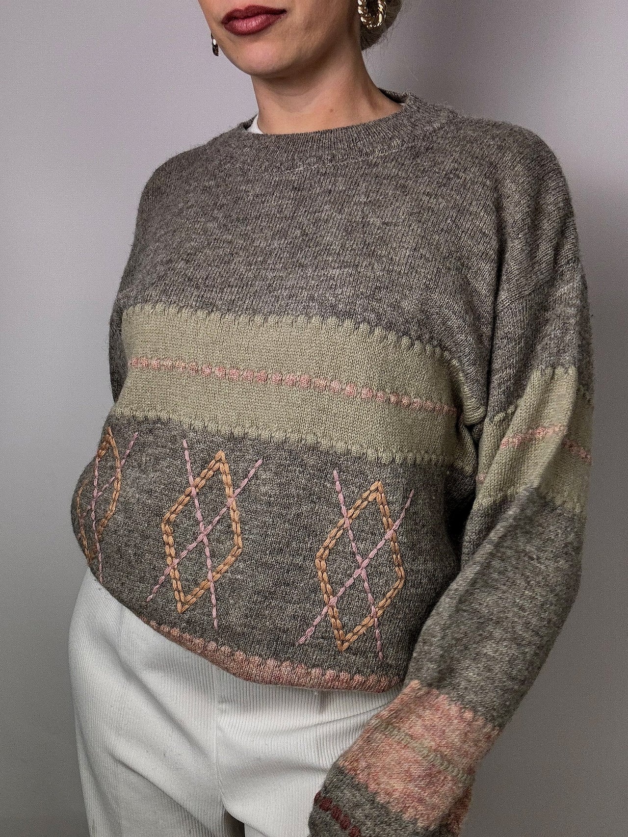 Pull en maille à motifs gris, vert & rose