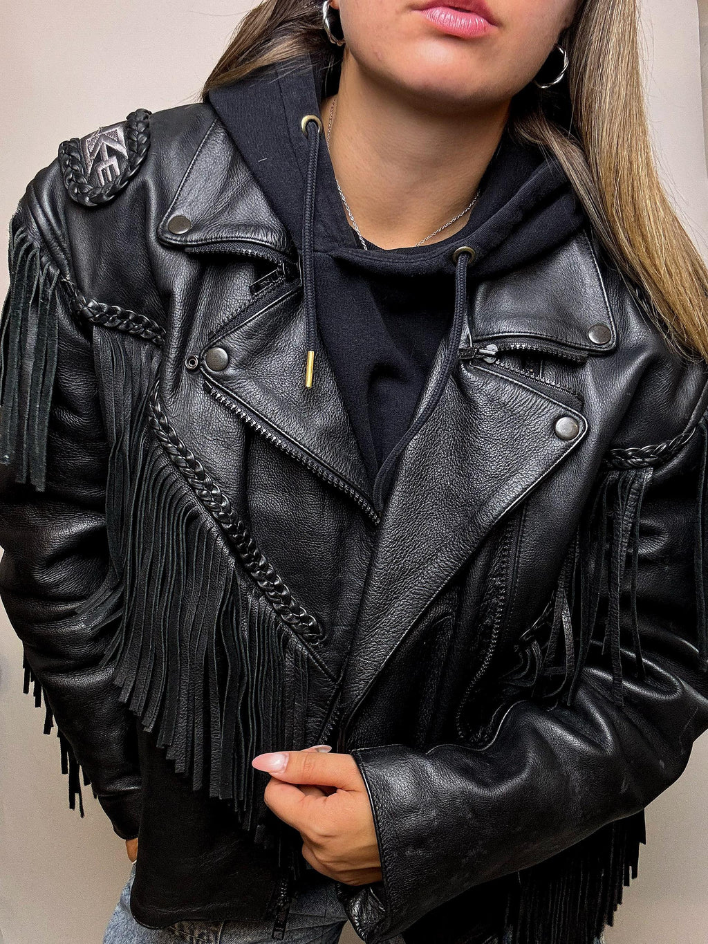 Vintage Bikerjacke aus schwarzem Leder mit Fransen, Größe M/L