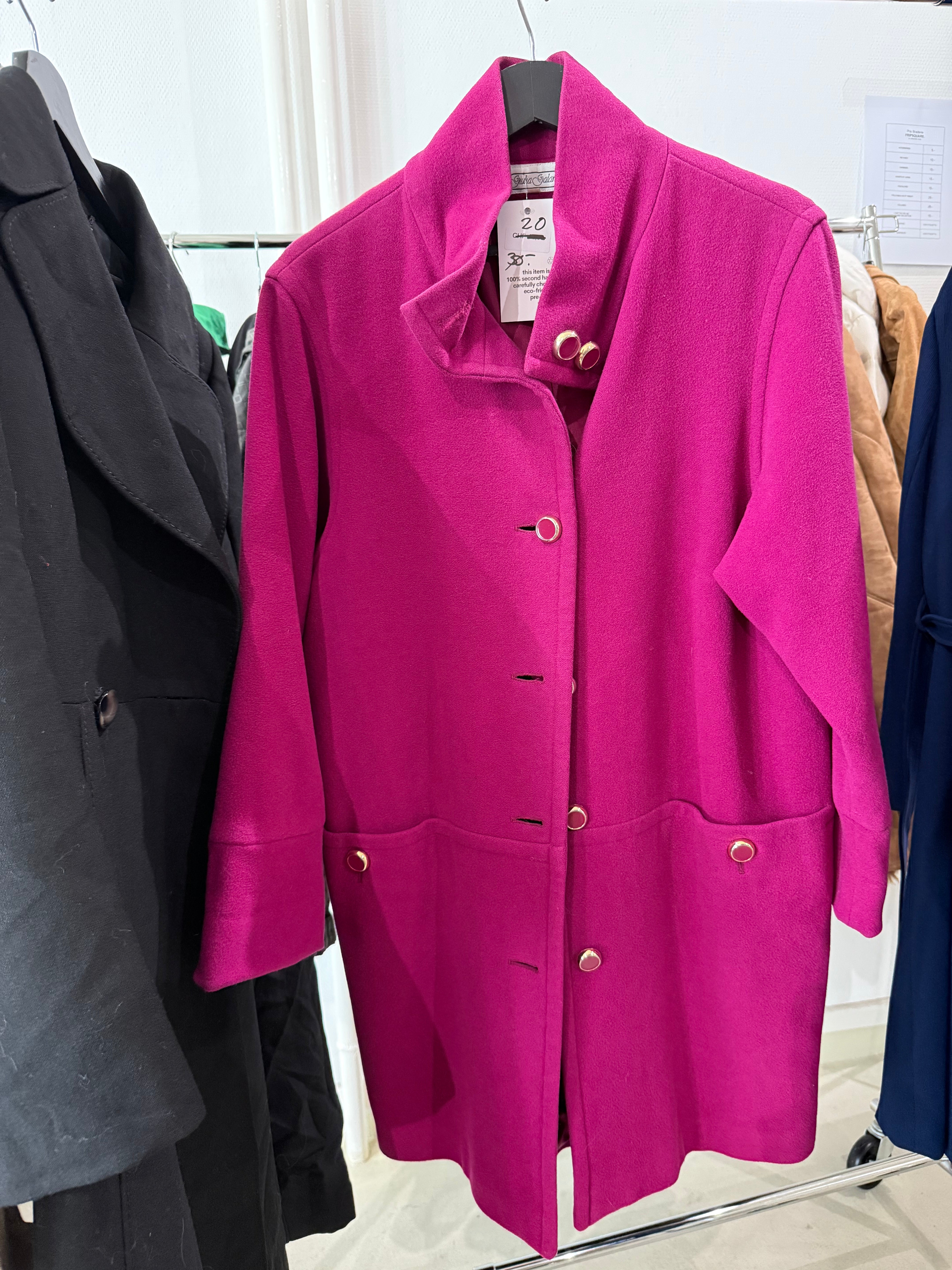 Manteau vintage rose fushia boutons dorés